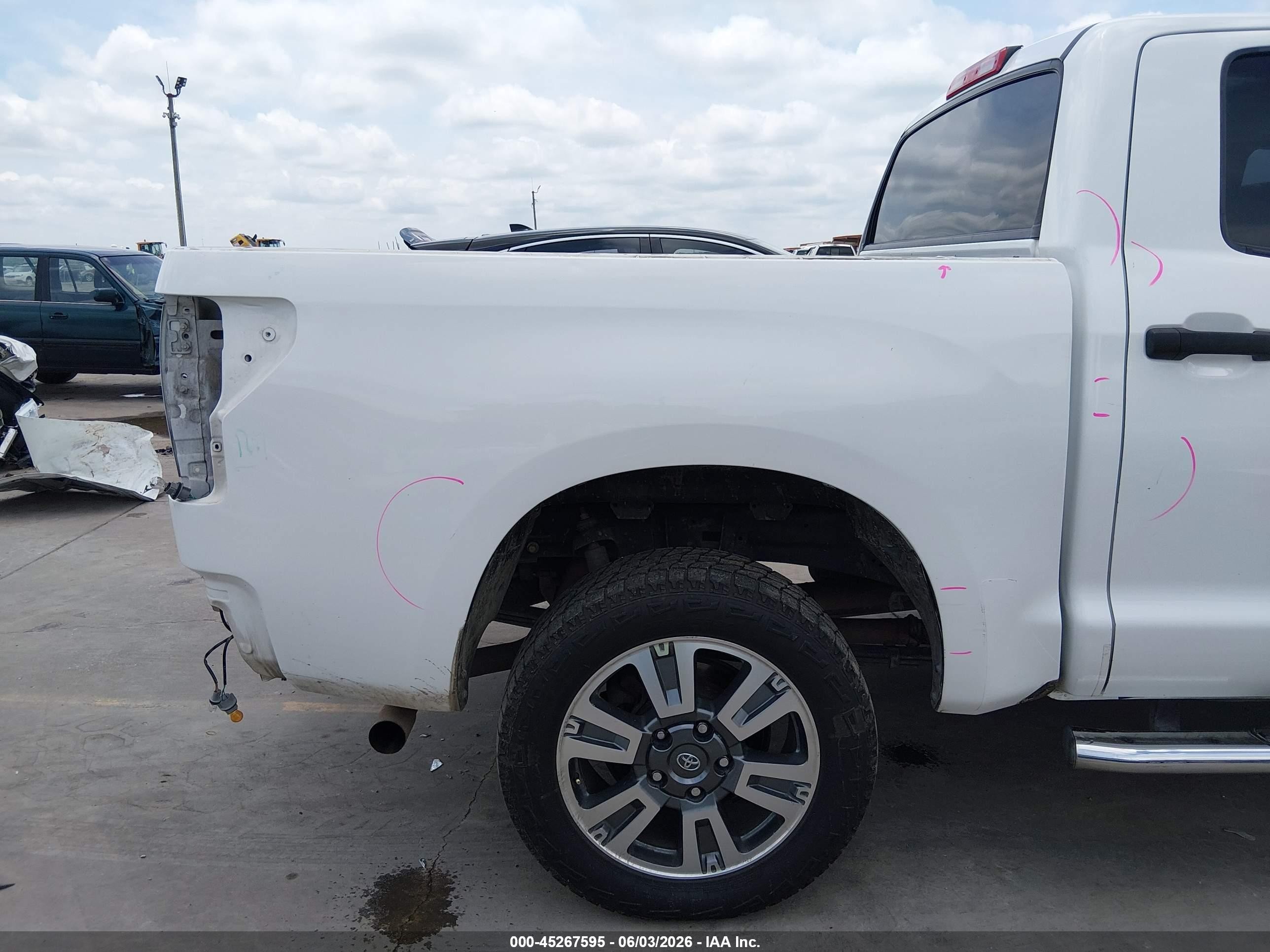 2012 Toyota Tundra Grade 5.7l V8 Белый vin: 5TFEY5F14CX122559