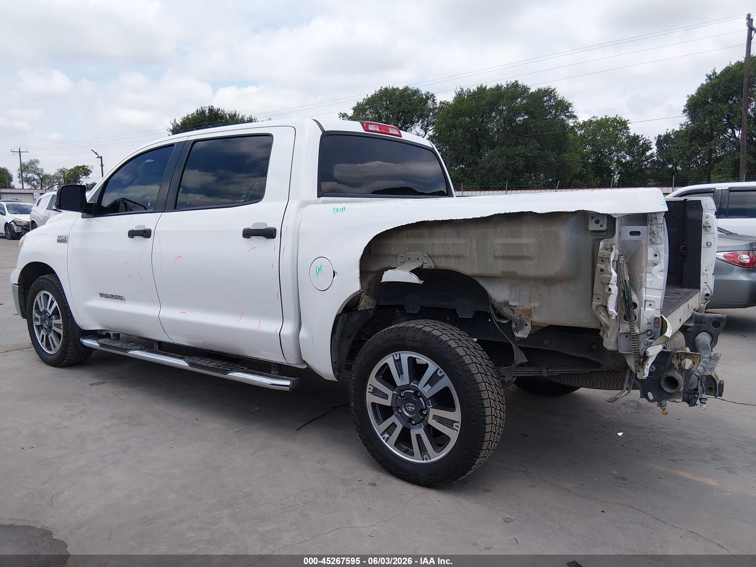 2012 Toyota Tundra Grade 5.7l V8 Белый vin: 5TFEY5F14CX122559