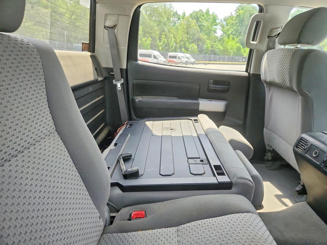2010 Toyota Tundra Crewmax Sr5 Silver vin: 5TFEY5F15AX092355