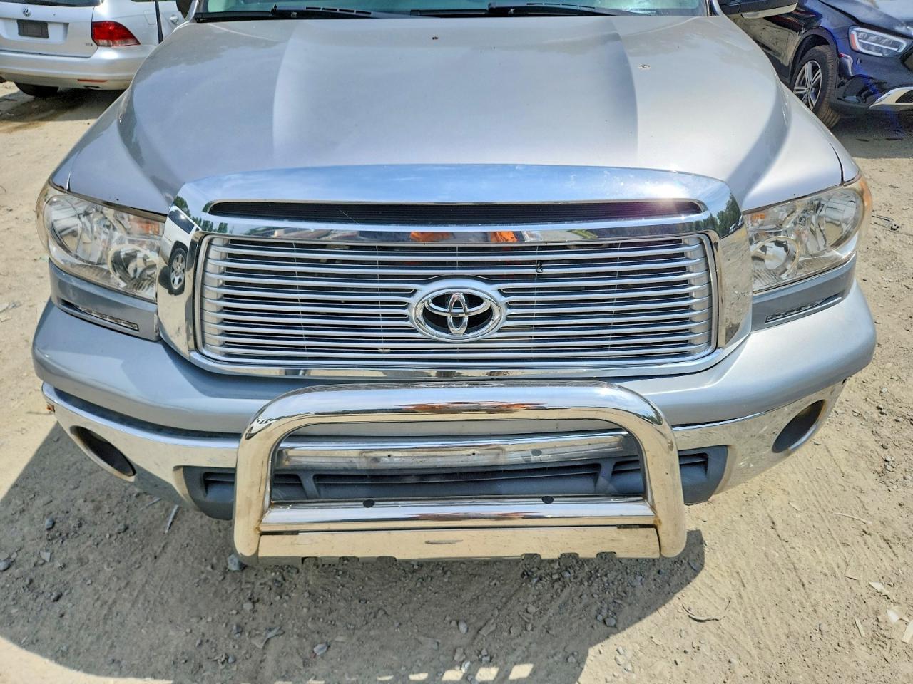 2010 Toyota Tundra Crewmax Sr5 Silver vin: 5TFEY5F15AX092355