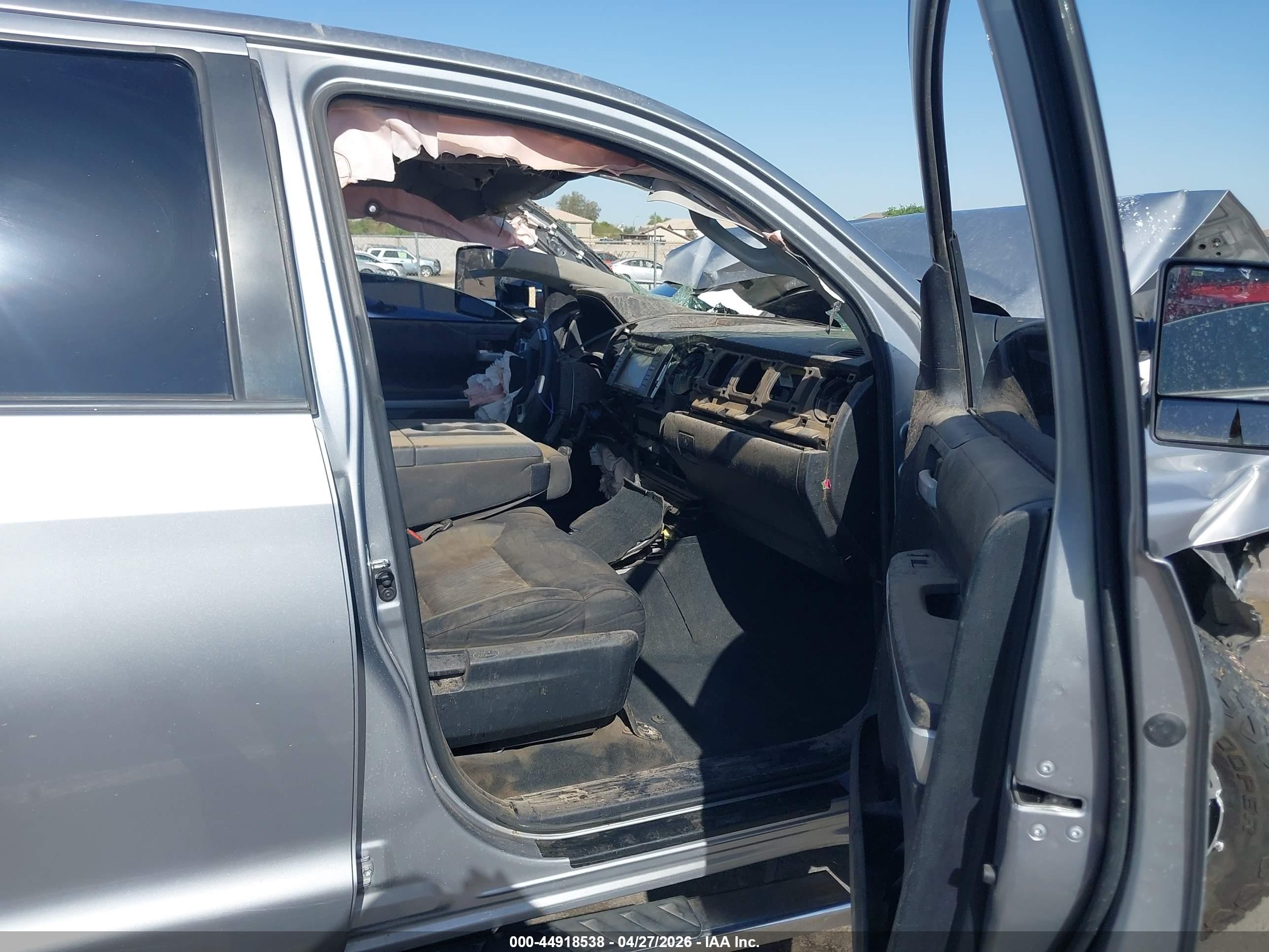 2015 Toyota Tundra Sr5 5.7l V8 Серебряный vin: 5TFEY5F15FX188171