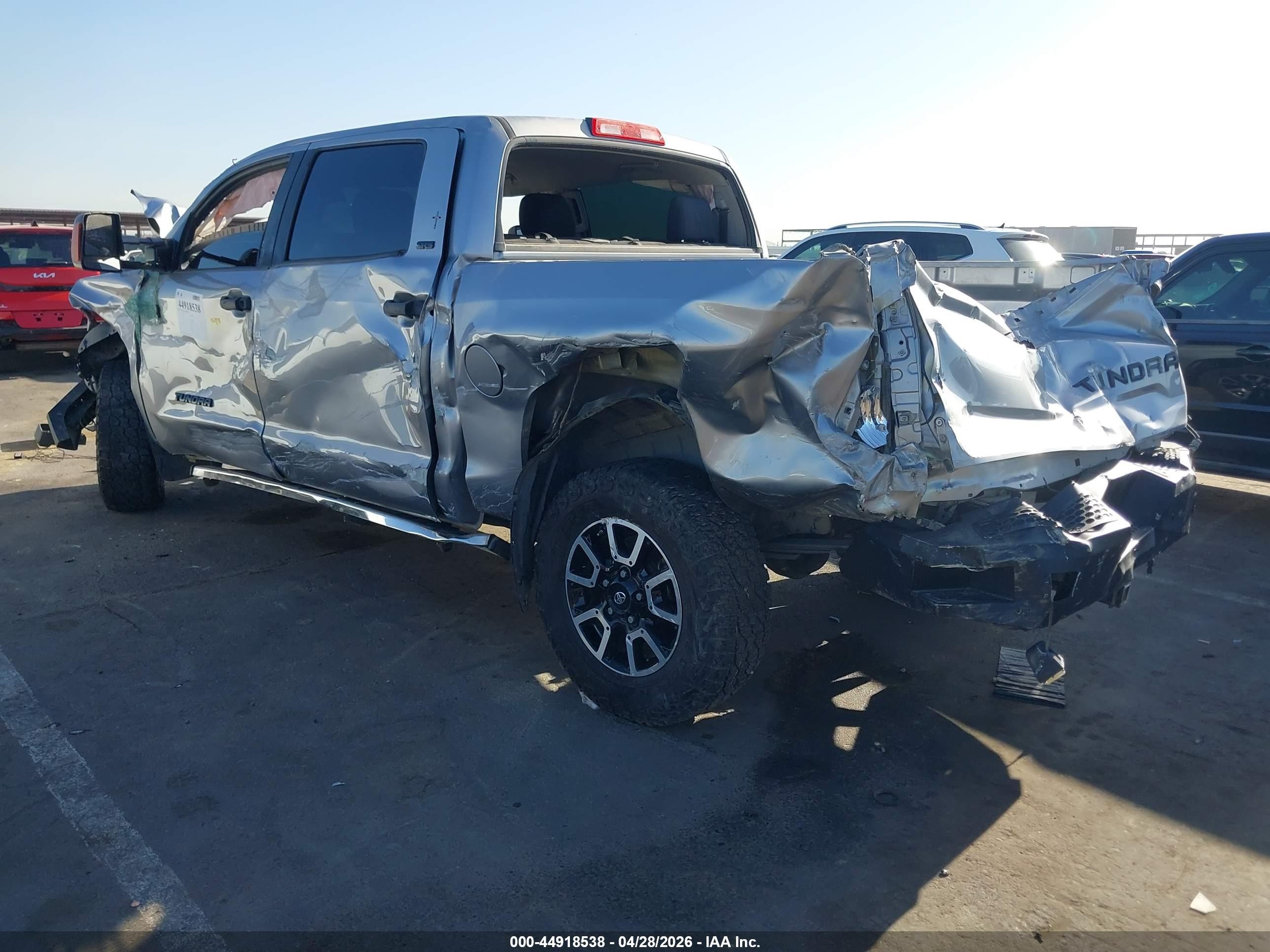 2015 Toyota Tundra Sr5 5.7l V8 Серебряный vin: 5TFEY5F15FX188171