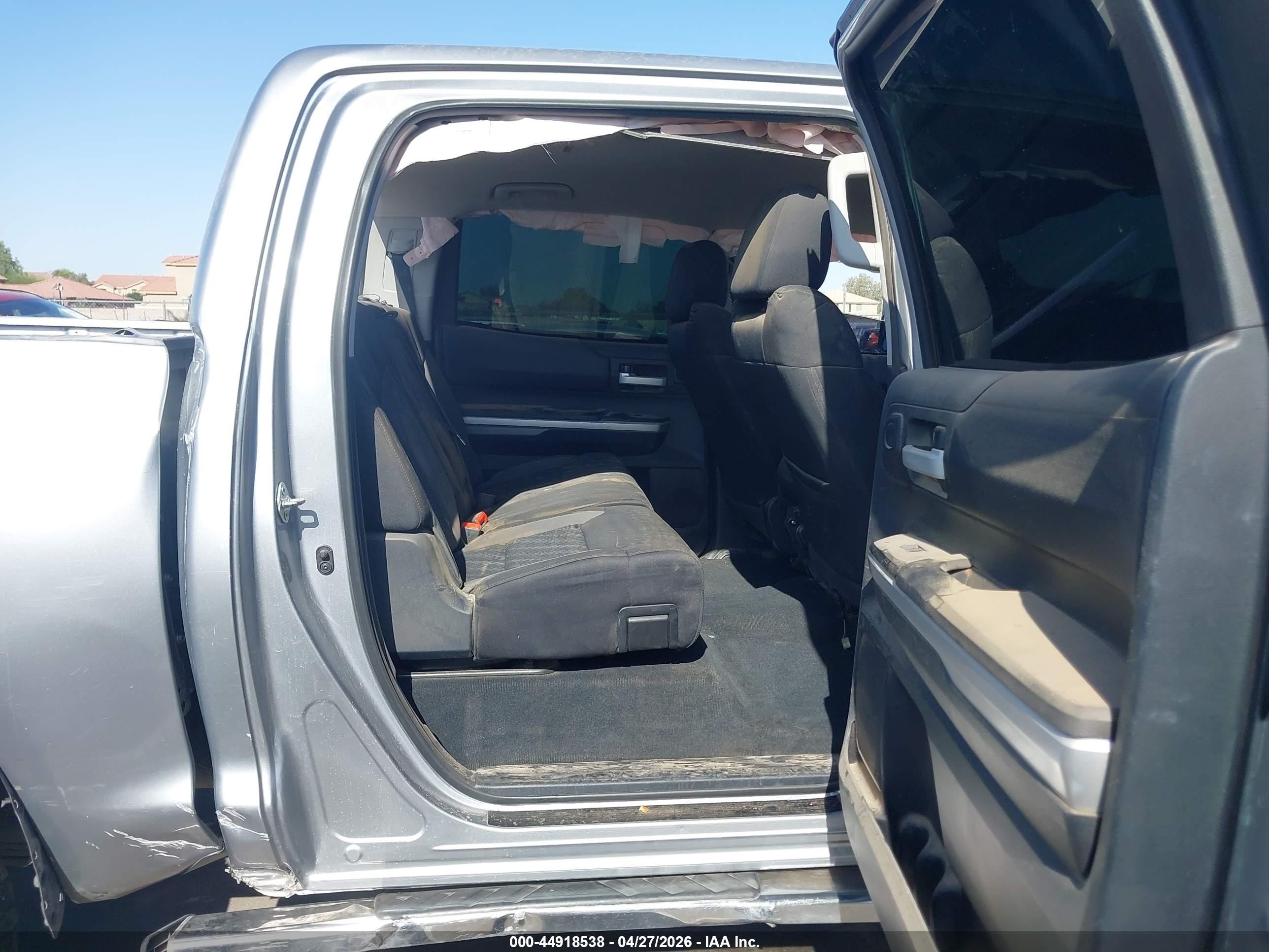 2015 Toyota Tundra Sr5 5.7l V8 Серебряный vin: 5TFEY5F15FX188171