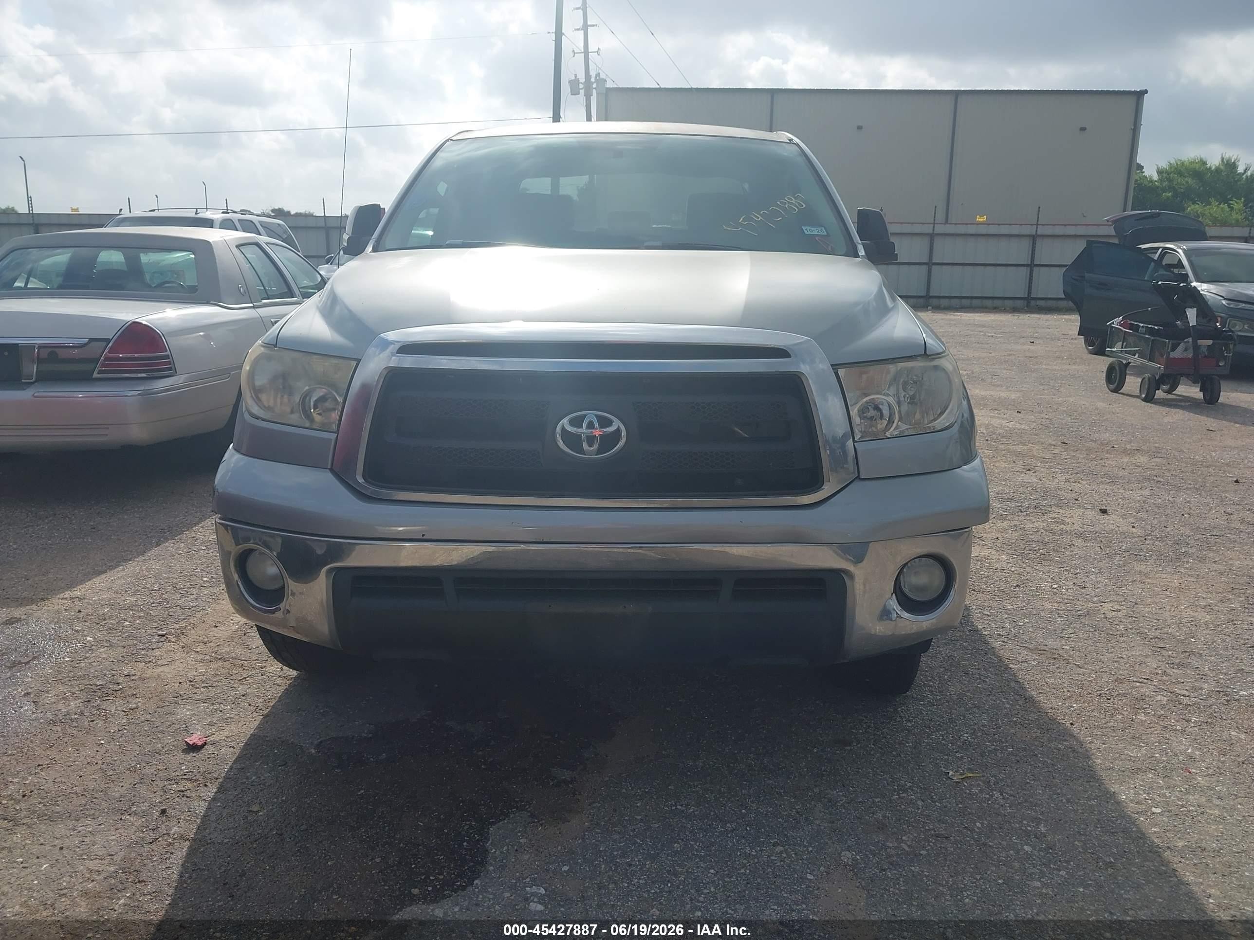 2011 Toyota Tundra Grade 5.7l V8 Silver vin: 5TFEY5F16BX113733