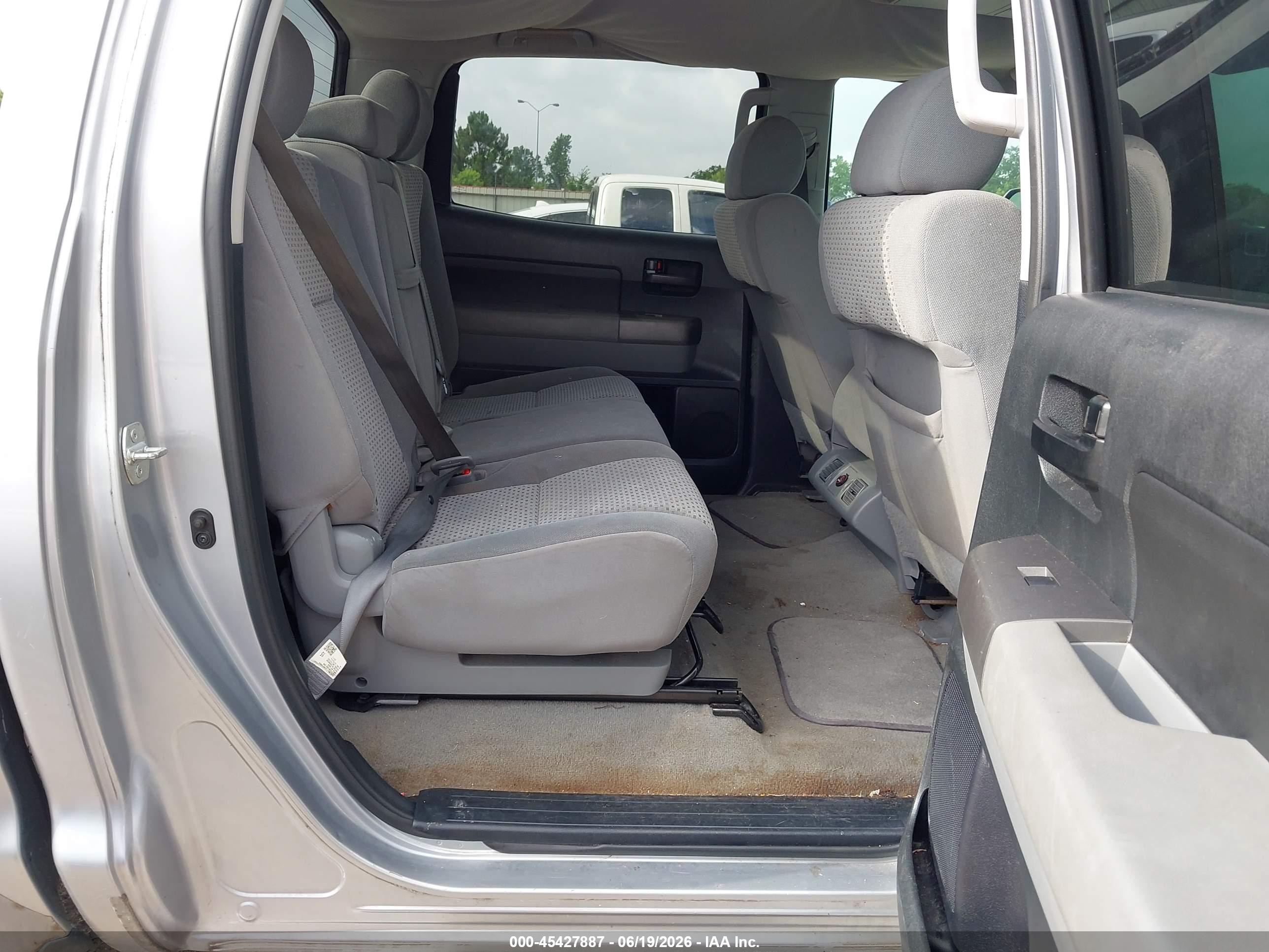 2011 Toyota Tundra Grade 5.7l V8 Silver vin: 5TFEY5F16BX113733