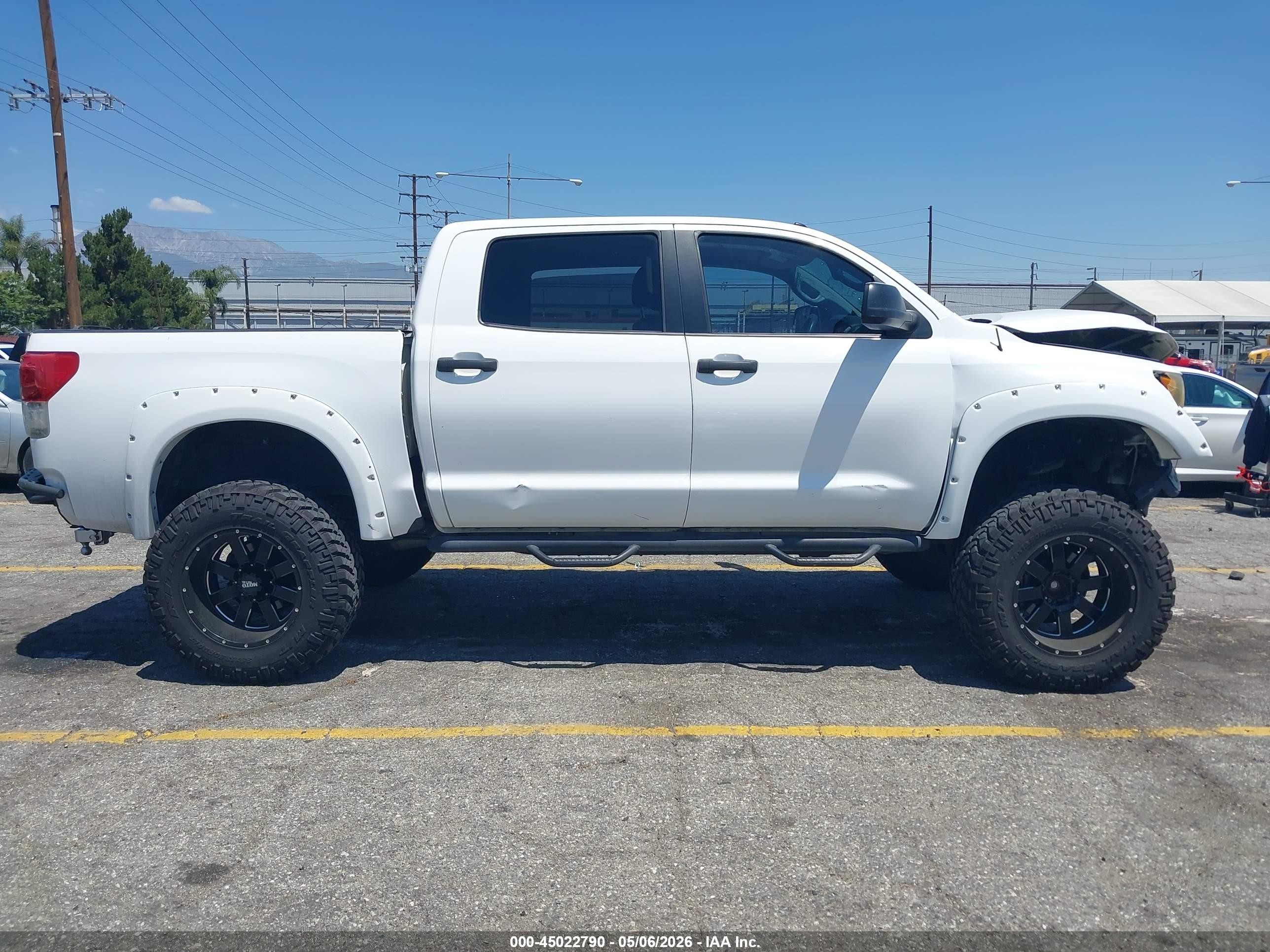 2013 Toyota Tundra Grade 5.7l V8 Белый vin: 5TFEY5F16DX135556