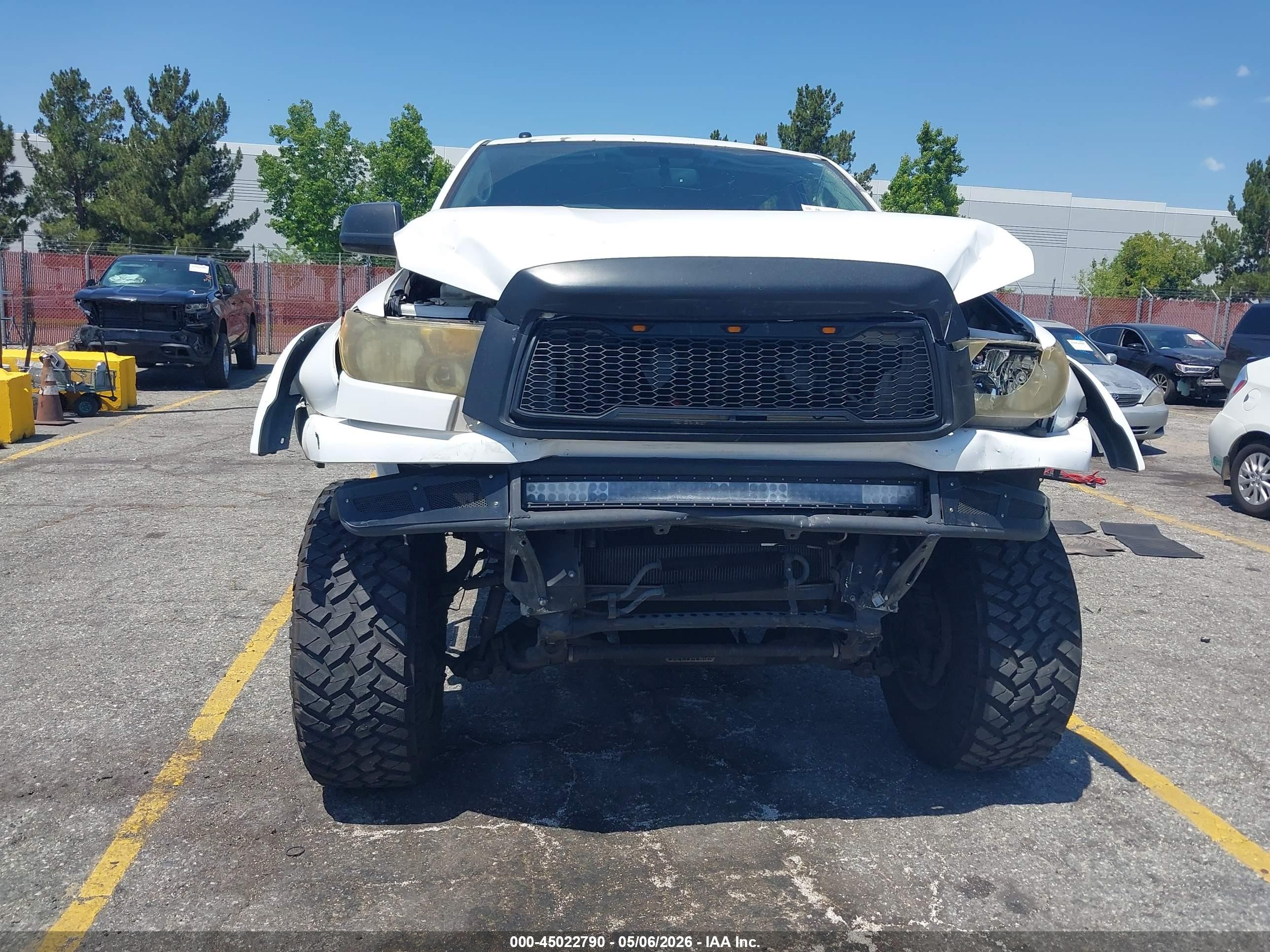 2013 Toyota Tundra Grade 5.7l V8 Белый vin: 5TFEY5F16DX135556