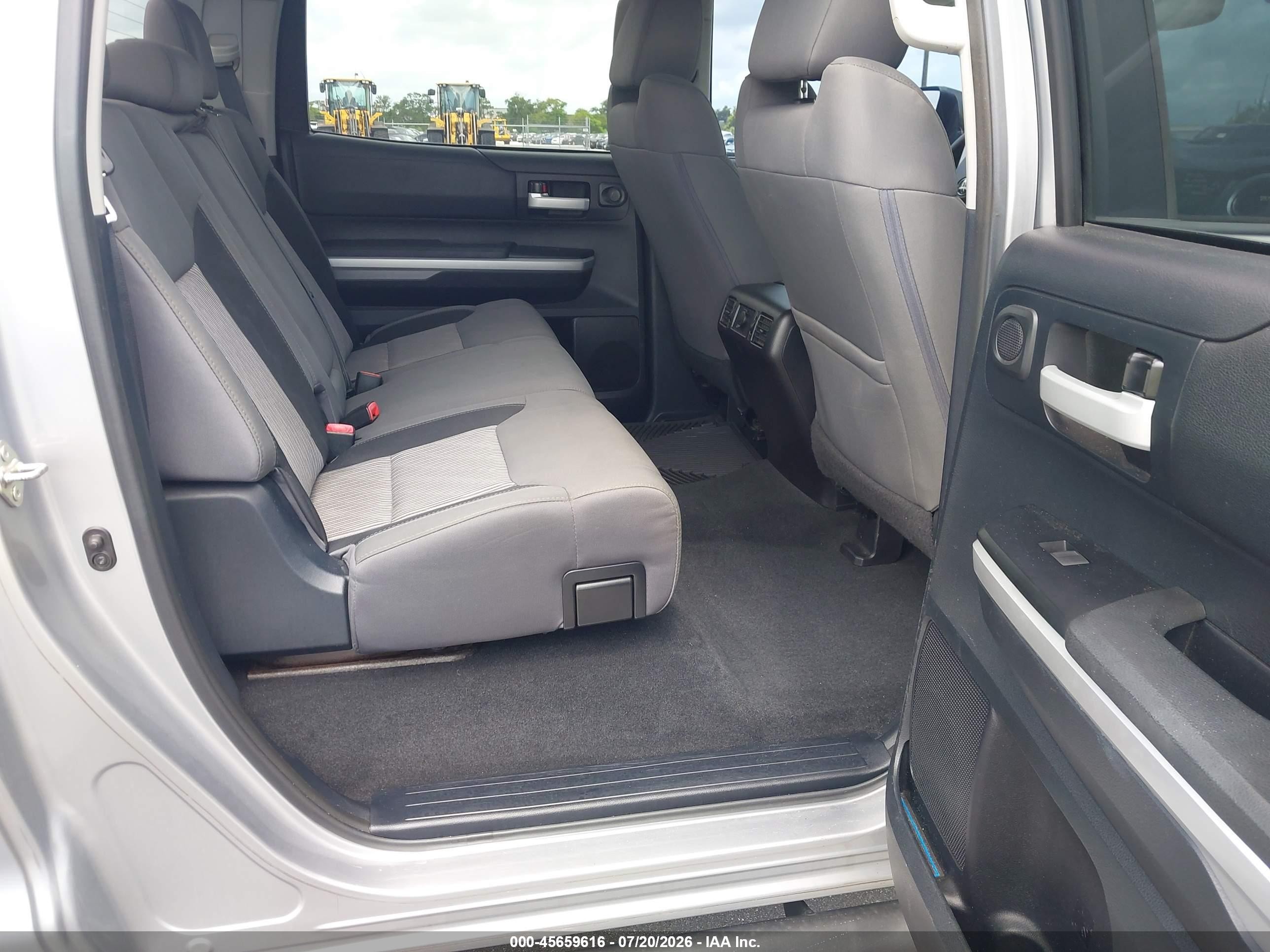 2014 Toyota Tundra Sr5 5.7l V8 Silver vin: 5TFEY5F16EX170549