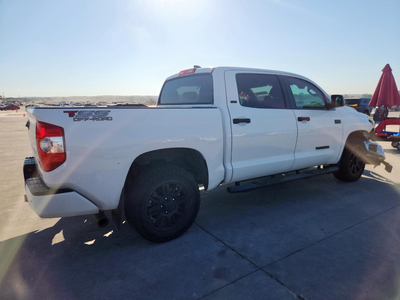 2021 Toyota Tundra Crewmax Sr5 Белый vin: 5TFEY5F16MX293654