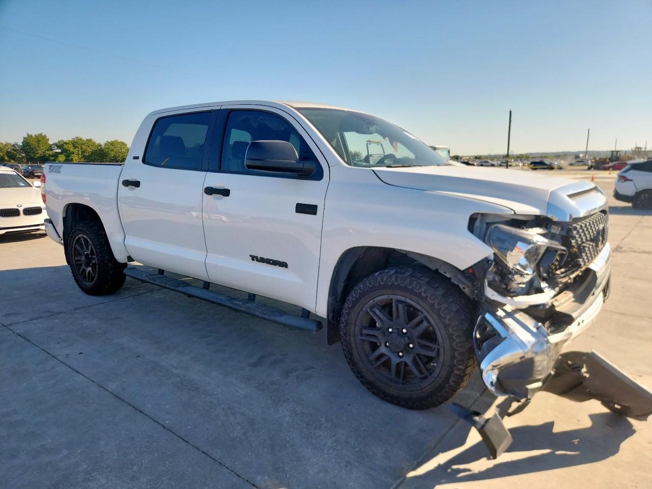 2021 Toyota Tundra Crewmax Sr5 Белый vin: 5TFEY5F16MX293654