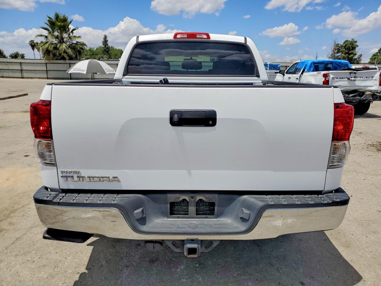 2011 Toyota Tundra Crewmax Sr5 Белый vin: 5TFEY5F17BX111991