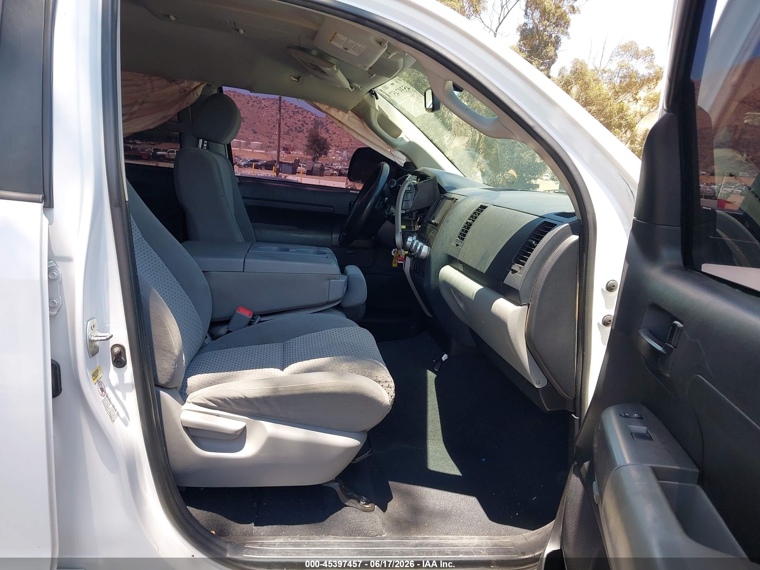 2013 Toyota Tundra Grade 5.7l V8 White vin: 5TFEY5F17DX136540