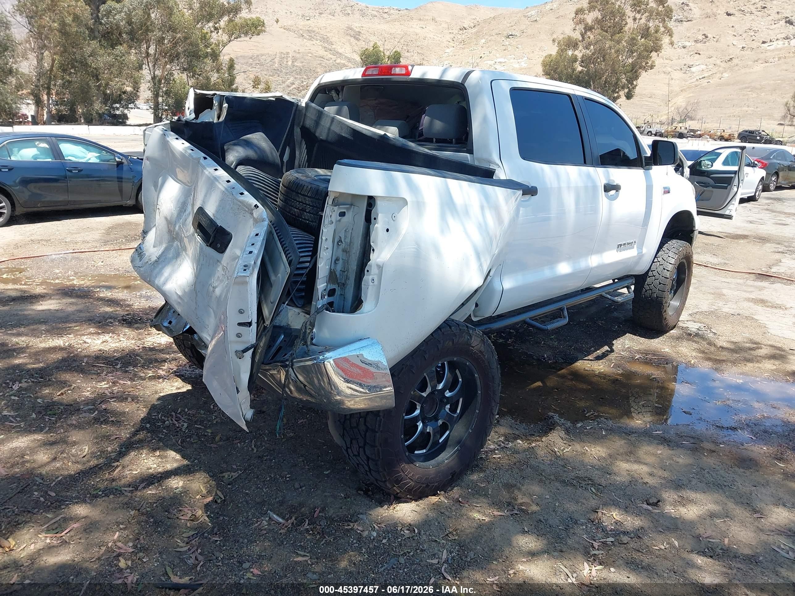 2013 Toyota Tundra Grade 5.7l V8 White vin: 5TFEY5F17DX136540