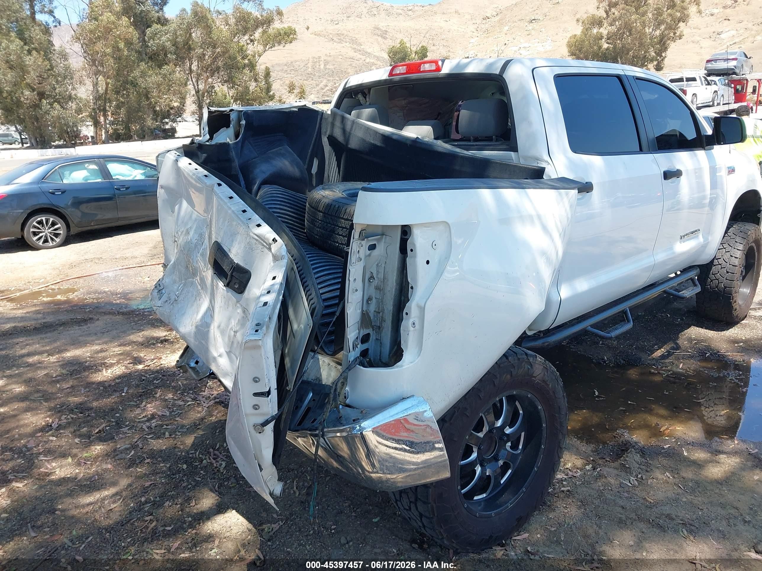 2013 Toyota Tundra Grade 5.7l V8 White vin: 5TFEY5F17DX136540