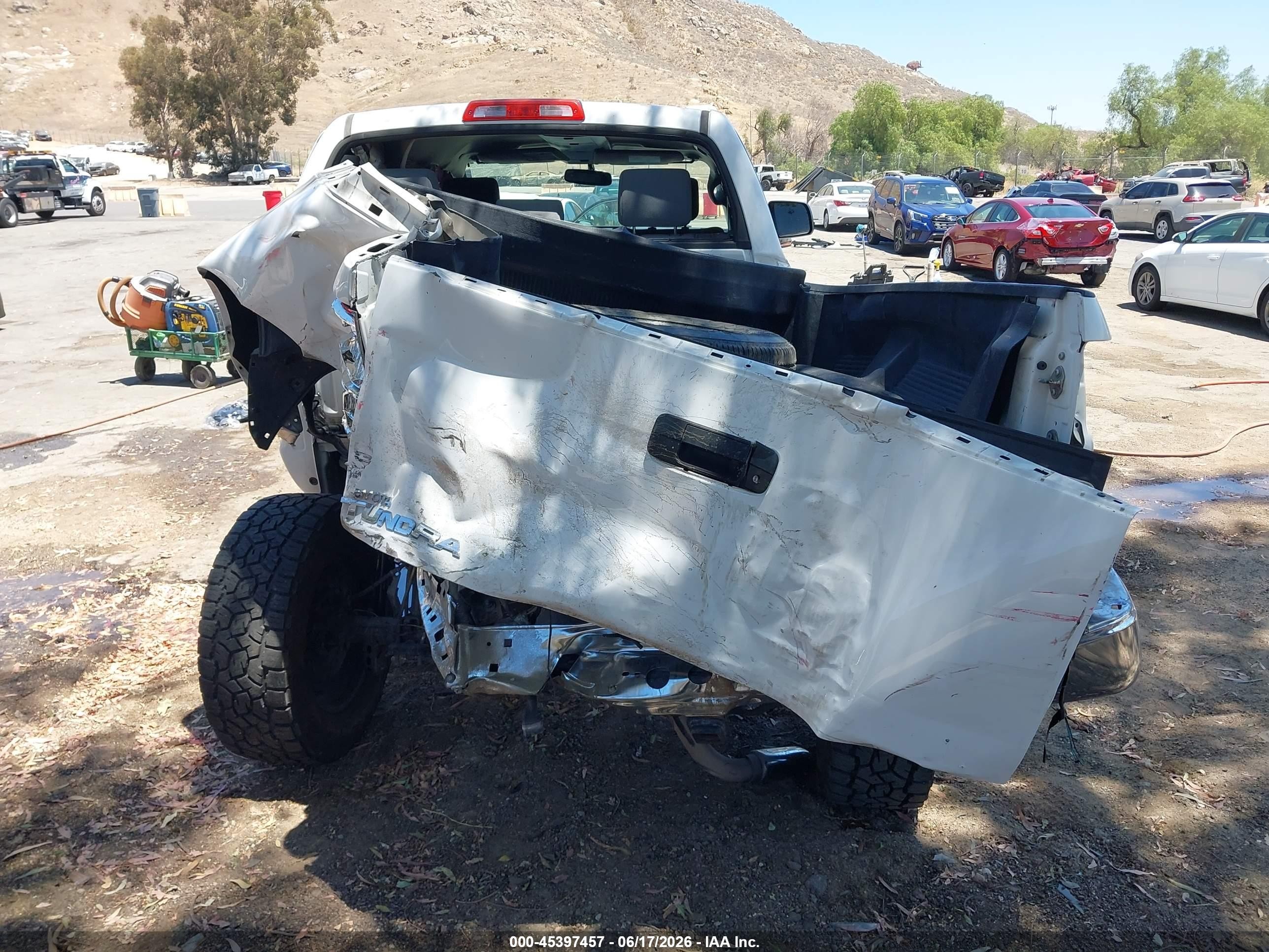 2013 Toyota Tundra Grade 5.7l V8 White vin: 5TFEY5F17DX136540