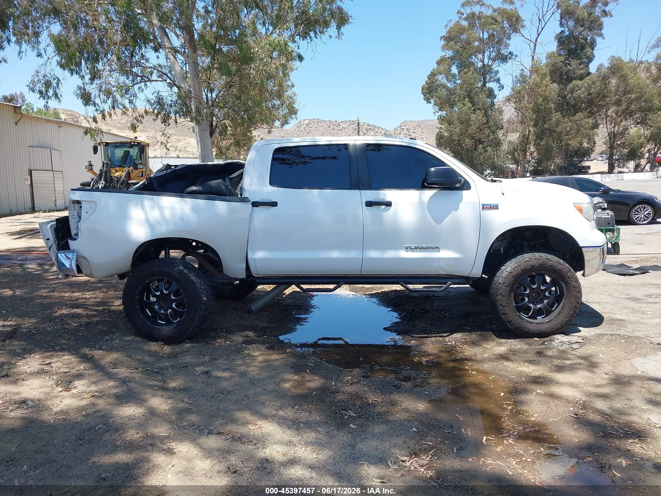 2013 Toyota Tundra Grade 5.7l V8 White vin: 5TFEY5F17DX136540
