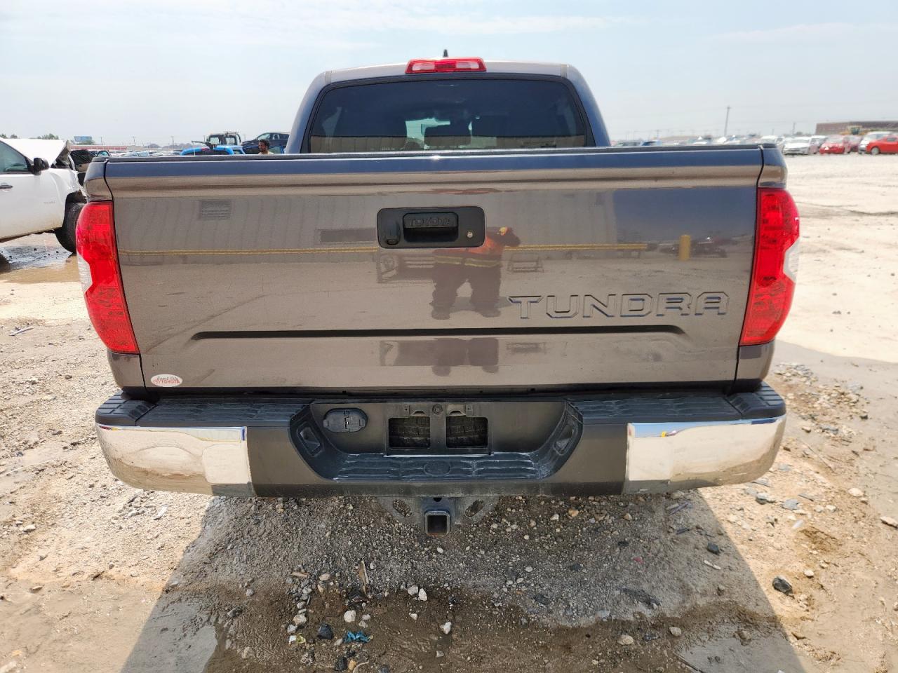 2021 Toyota Tundra Crewmax Sr5 Серый vin: 5TFEY5F17MX294375