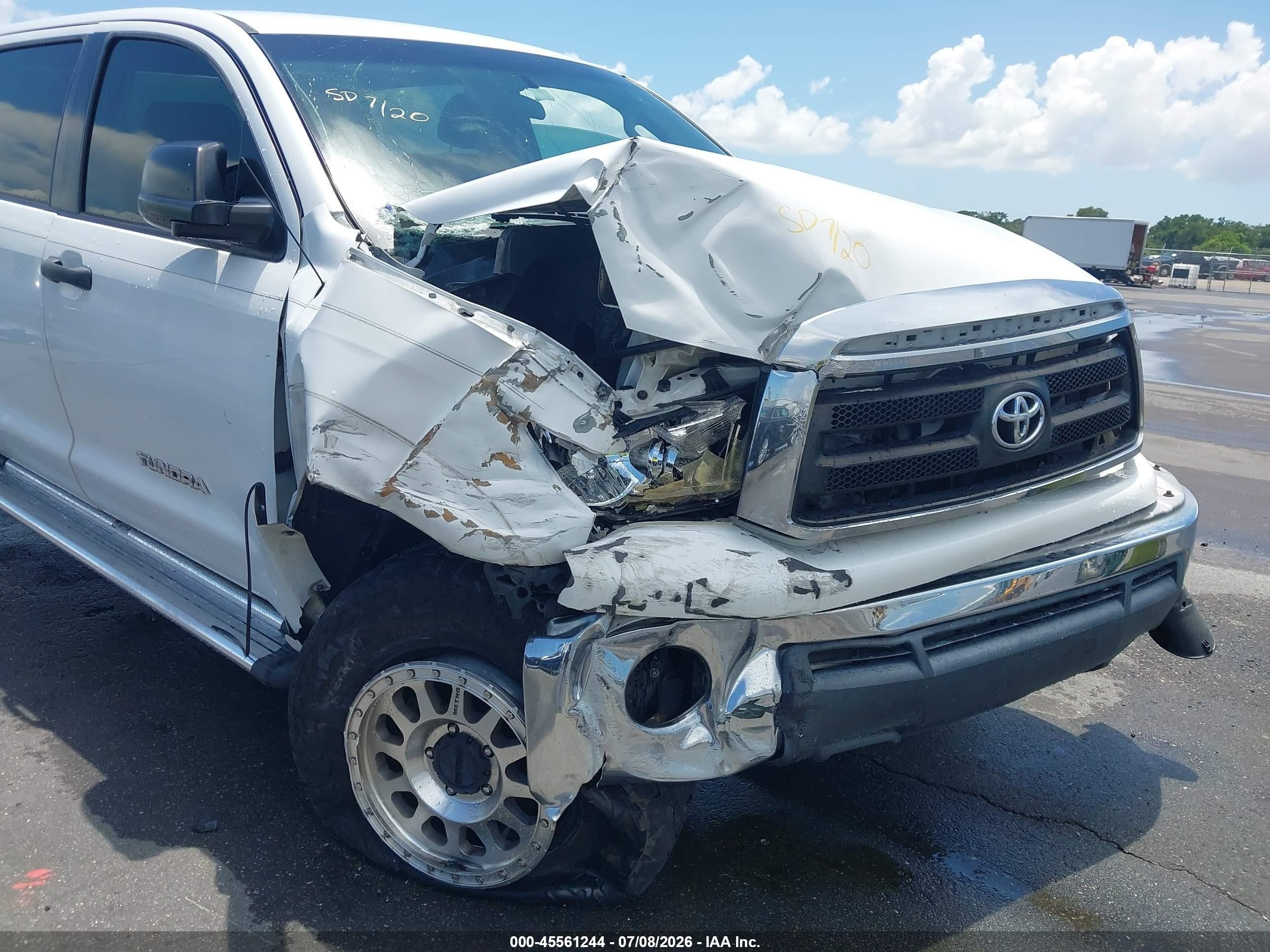 2010 Toyota Tundra Grade 5.7l V8 White vin: 5TFEY5F18AX085657