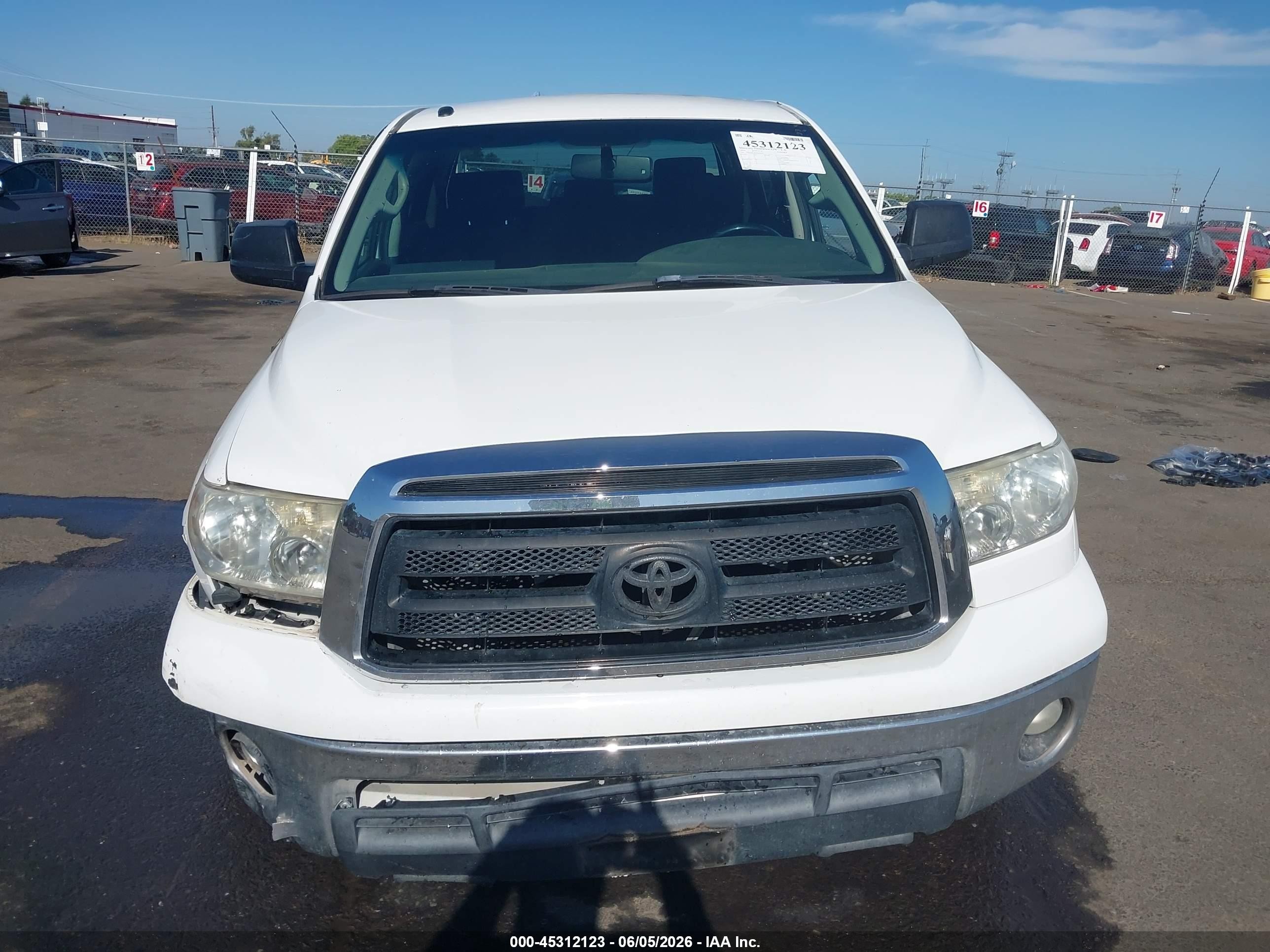 2010 Toyota Tundra Grade 5.7l V8 Белый vin: 5TFEY5F18AX092639