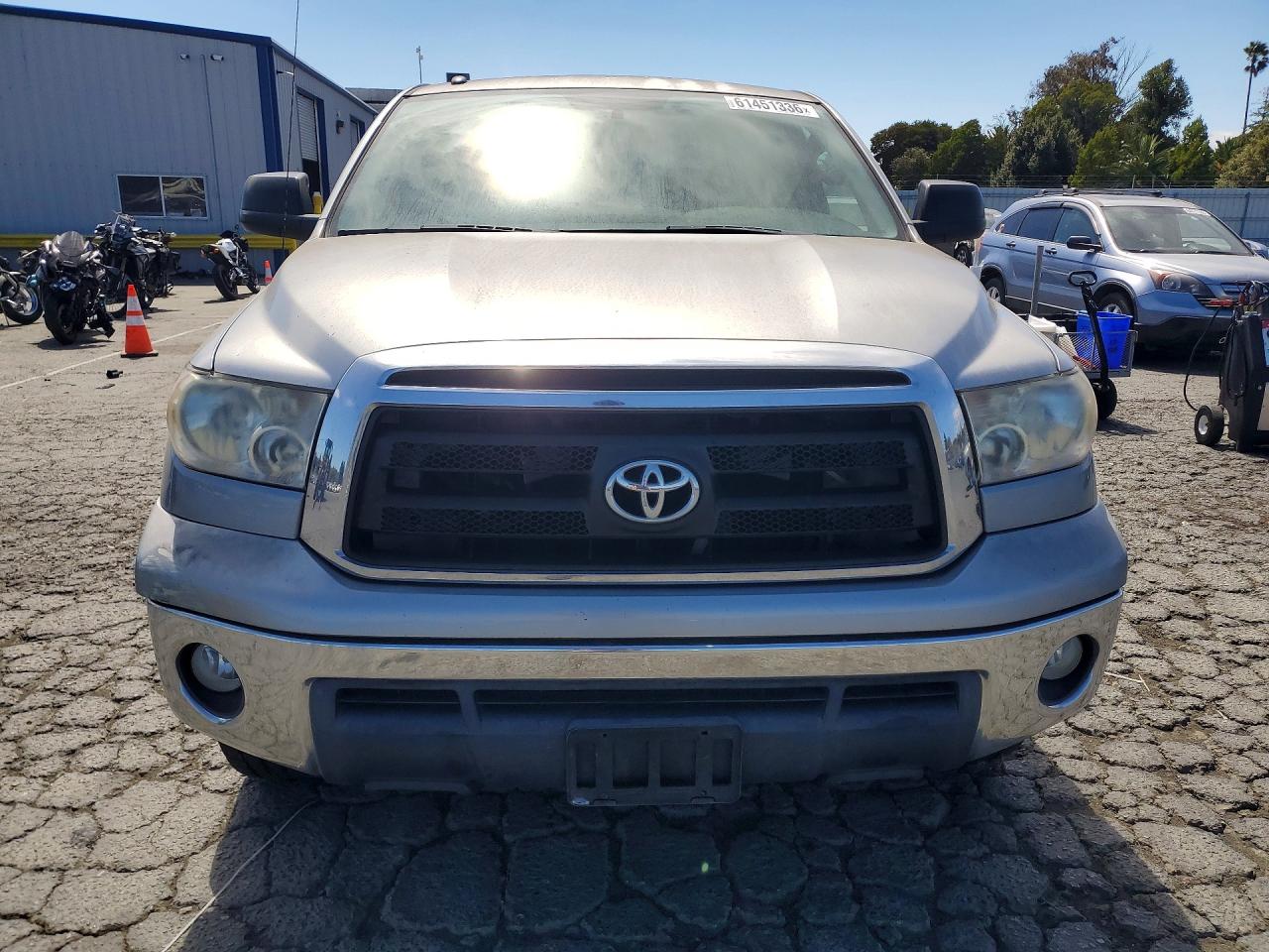 2011 Toyota Tundra Crewmax Sr5 Silver vin: 5TFEY5F18BX107450