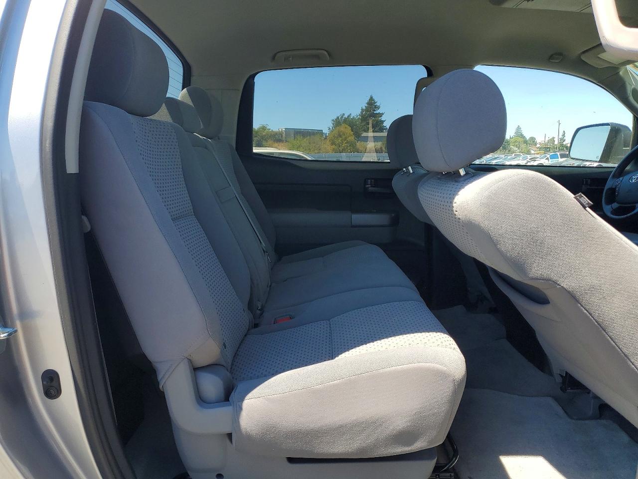 2011 Toyota Tundra Crewmax Sr5 Silver vin: 5TFEY5F18BX107450
