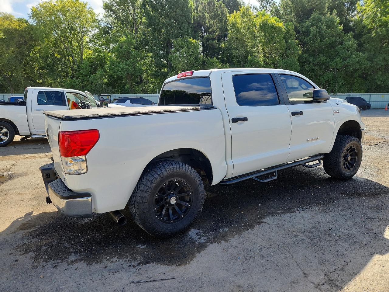 2011 Toyota Tundra Crewmax Sr5 White vin: 5TFEY5F18BX115502