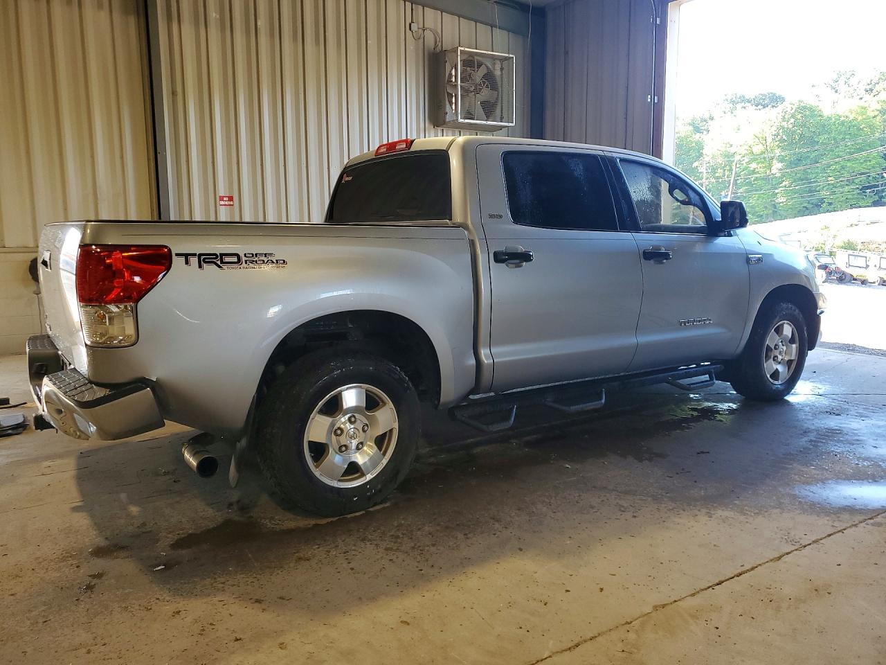 2012 Toyota Tundra Crewmax Sr5 White vin: 5TFEY5F18CX116246