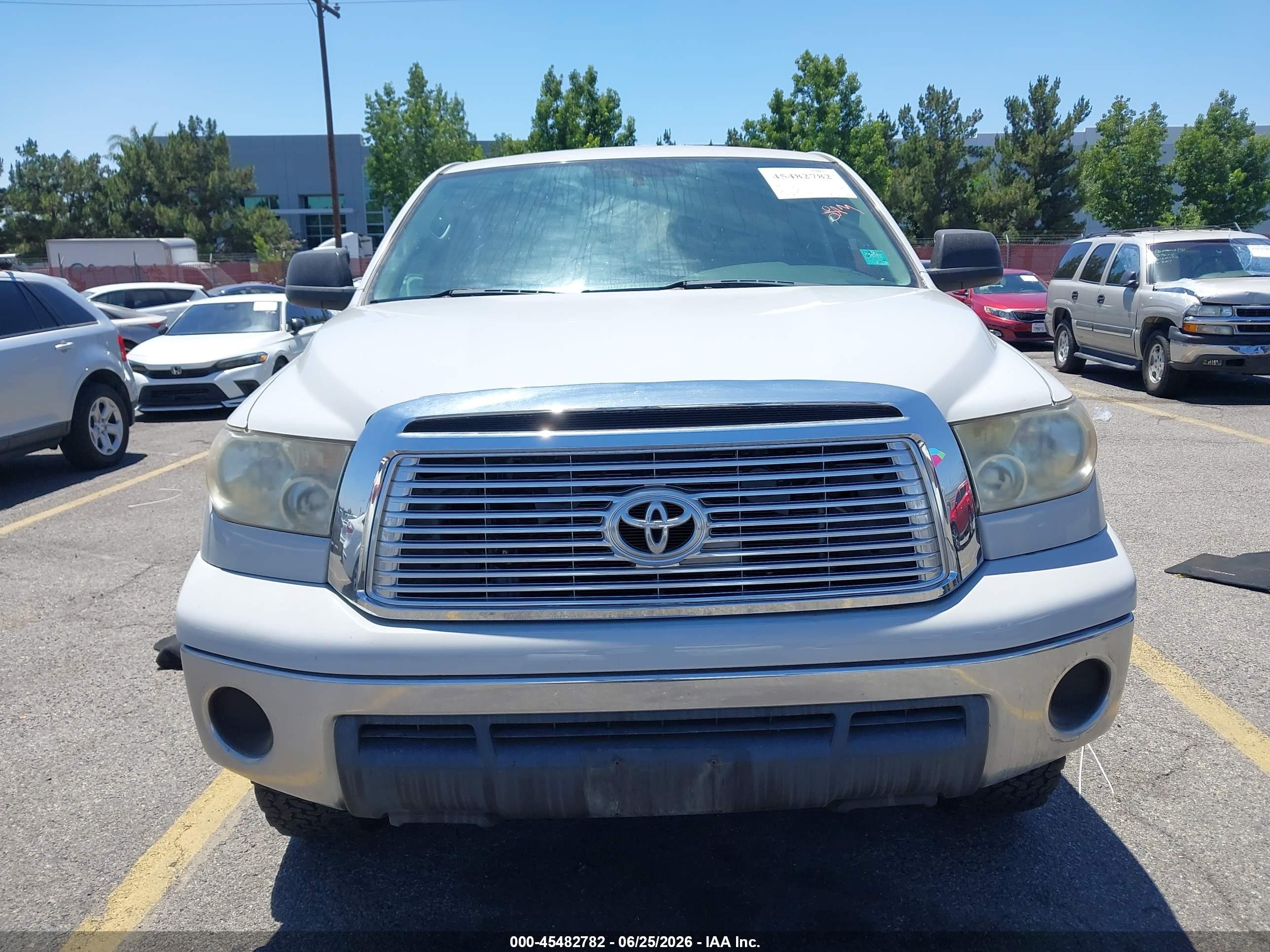 2011 Toyota Tundra Grade 5.7l V8 White vin: 5TFEY5F19BX102774