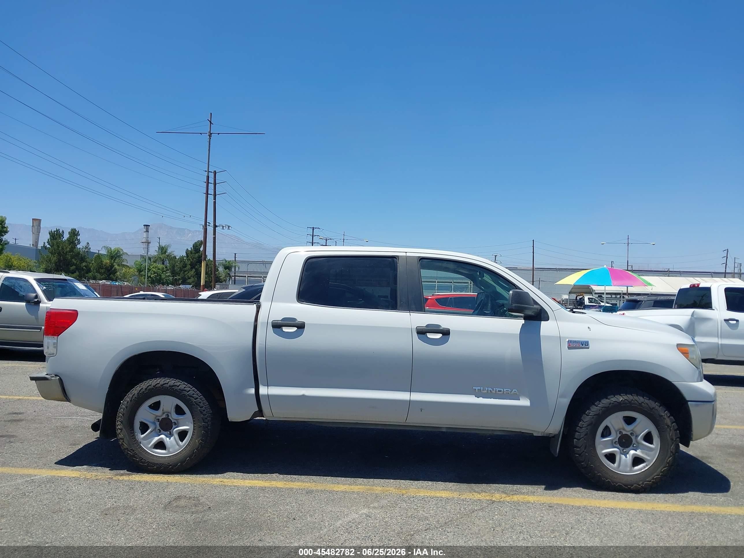 2011 Toyota Tundra Grade 5.7l V8 White vin: 5TFEY5F19BX102774