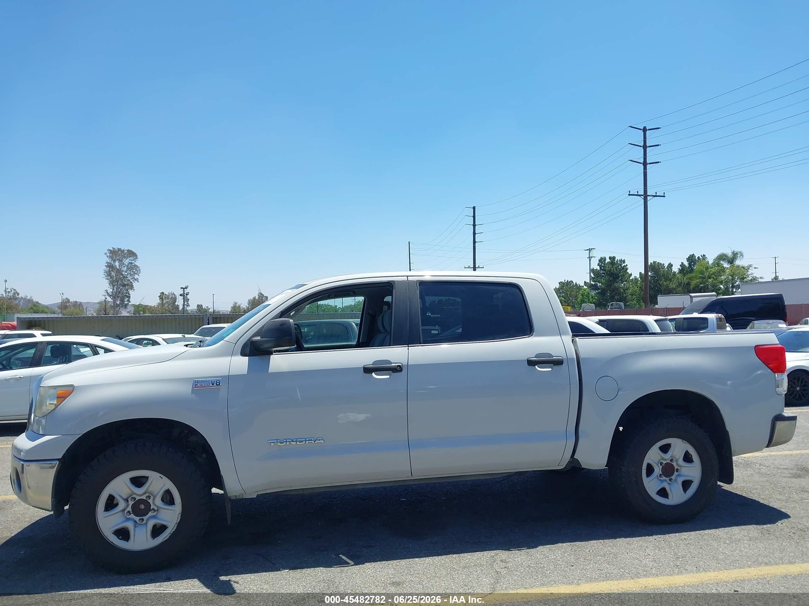 2011 Toyota Tundra Grade 5.7l V8 White vin: 5TFEY5F19BX102774