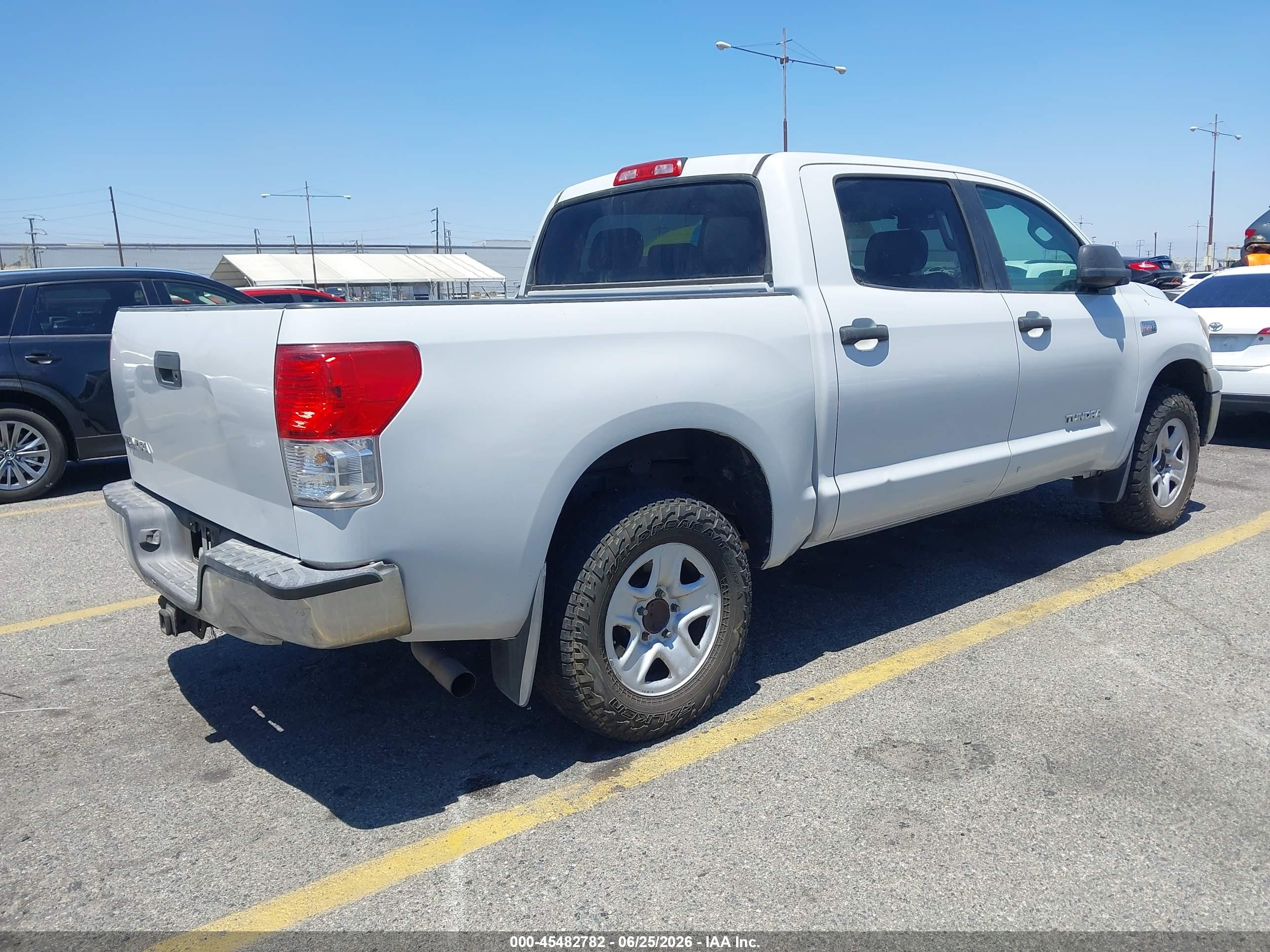 2011 Toyota Tundra Grade 5.7l V8 White vin: 5TFEY5F19BX102774
