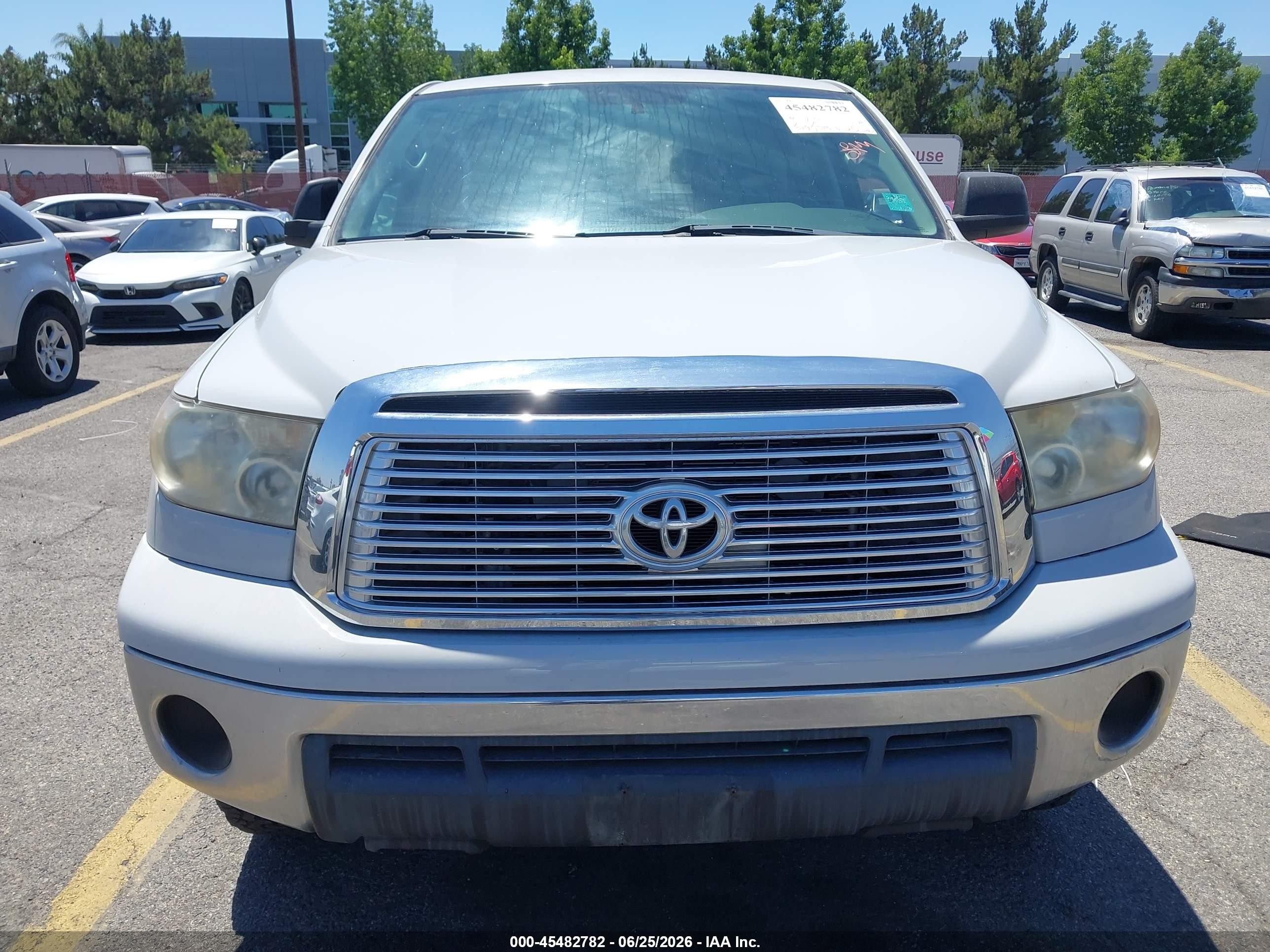 2011 Toyota Tundra Grade 5.7l V8 White vin: 5TFEY5F19BX102774