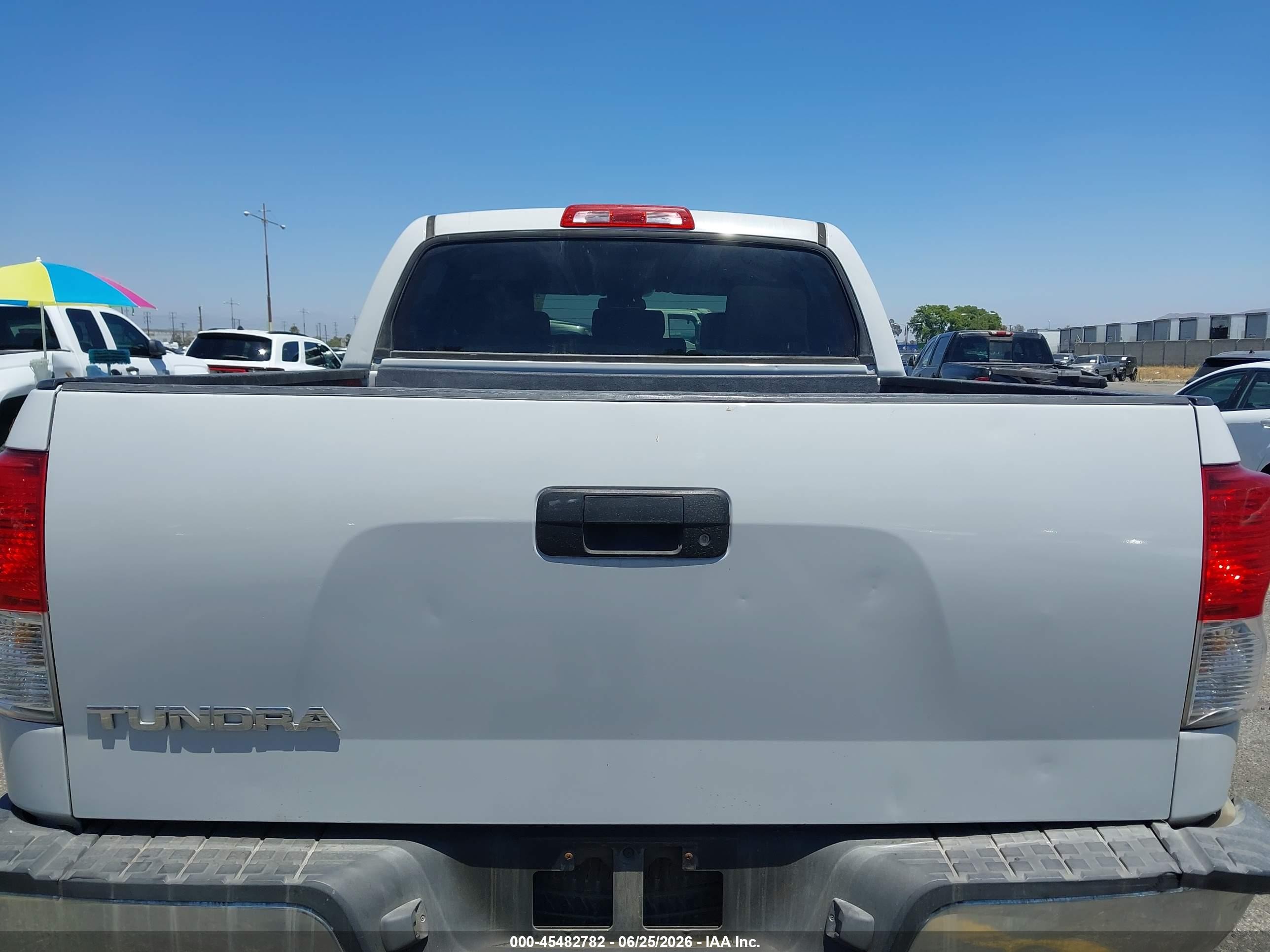 2011 Toyota Tundra Grade 5.7l V8 White vin: 5TFEY5F19BX102774