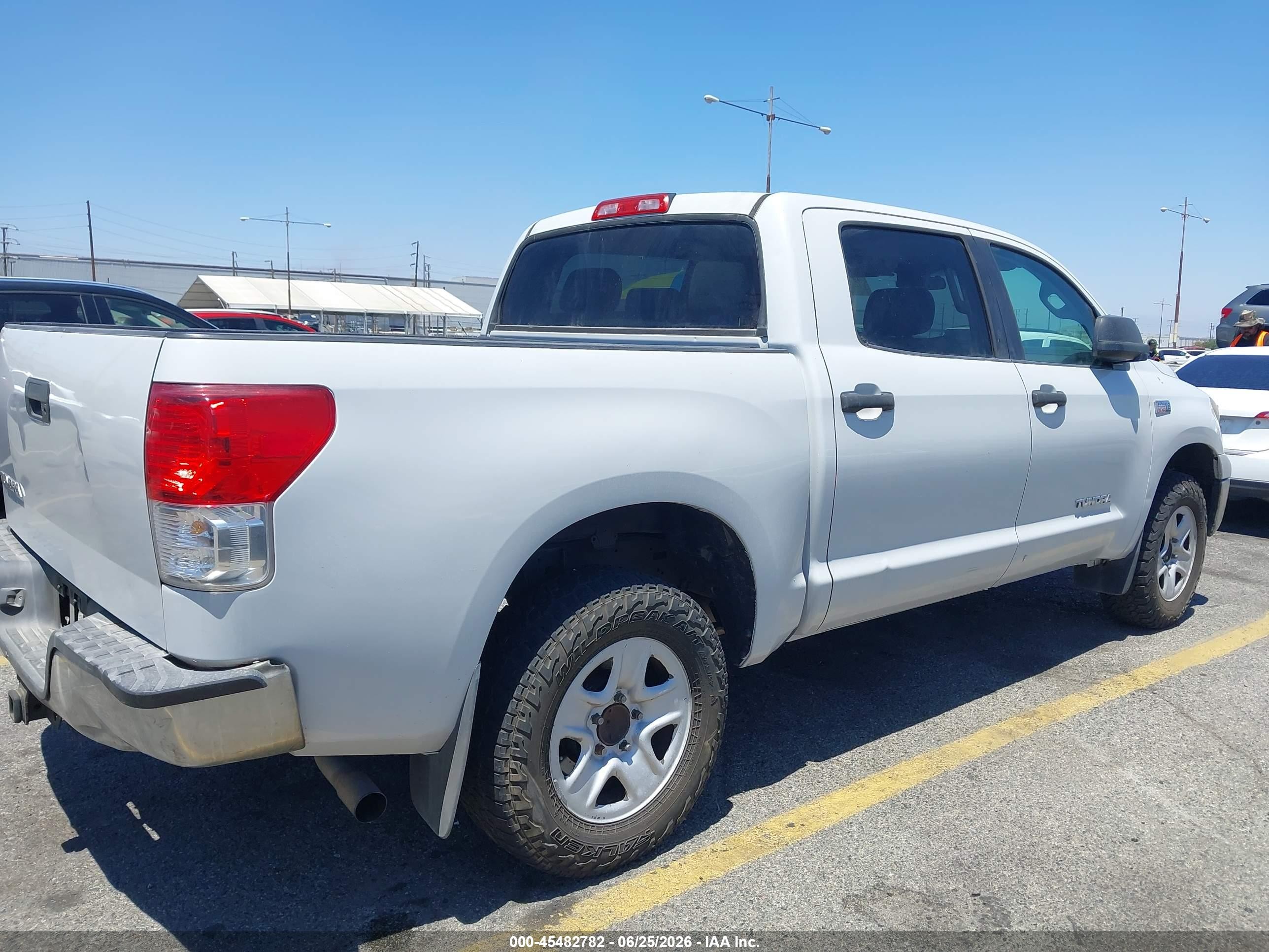 2011 Toyota Tundra Grade 5.7l V8 White vin: 5TFEY5F19BX102774