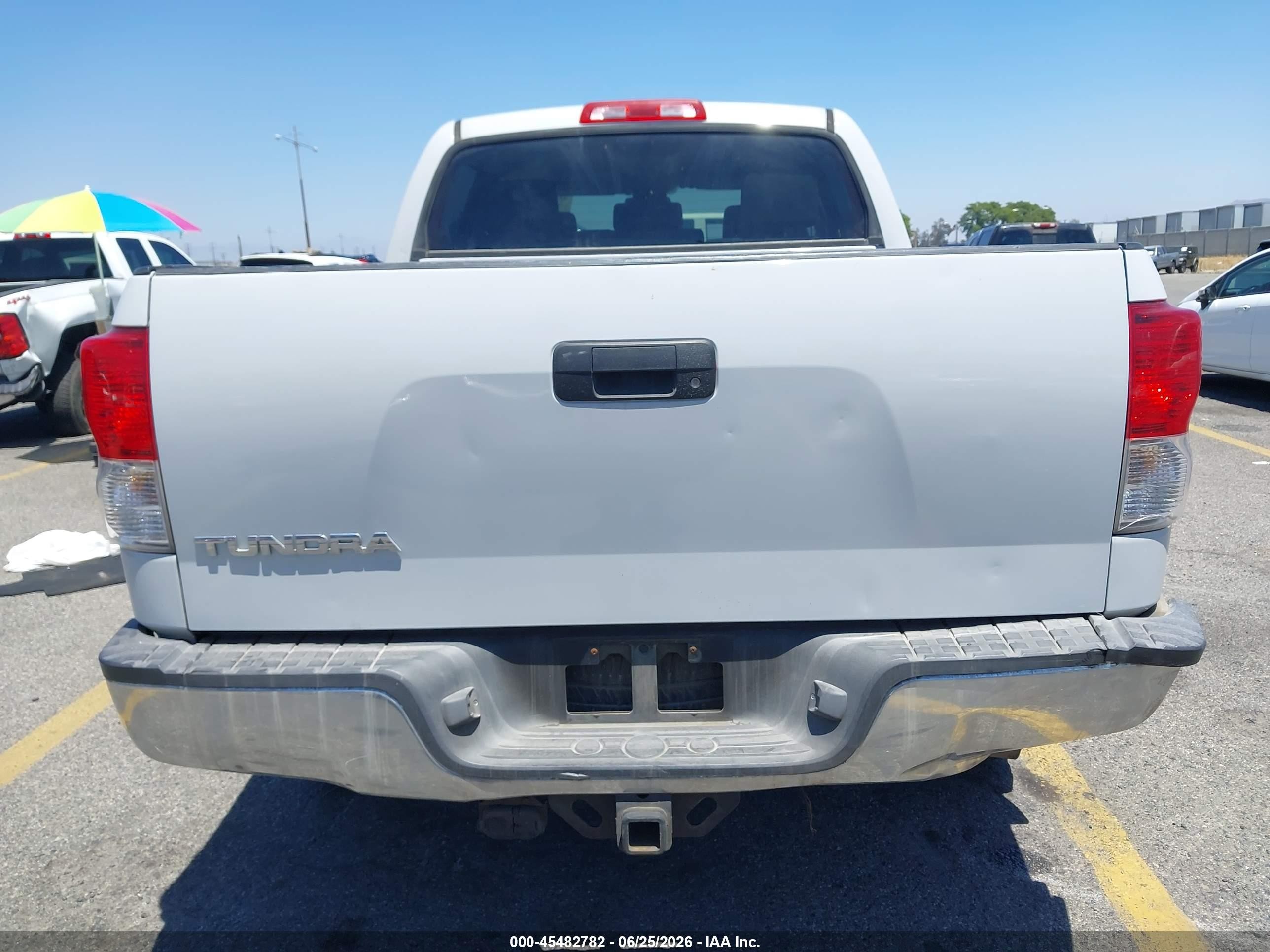 2011 Toyota Tundra Grade 5.7l V8 White vin: 5TFEY5F19BX102774
