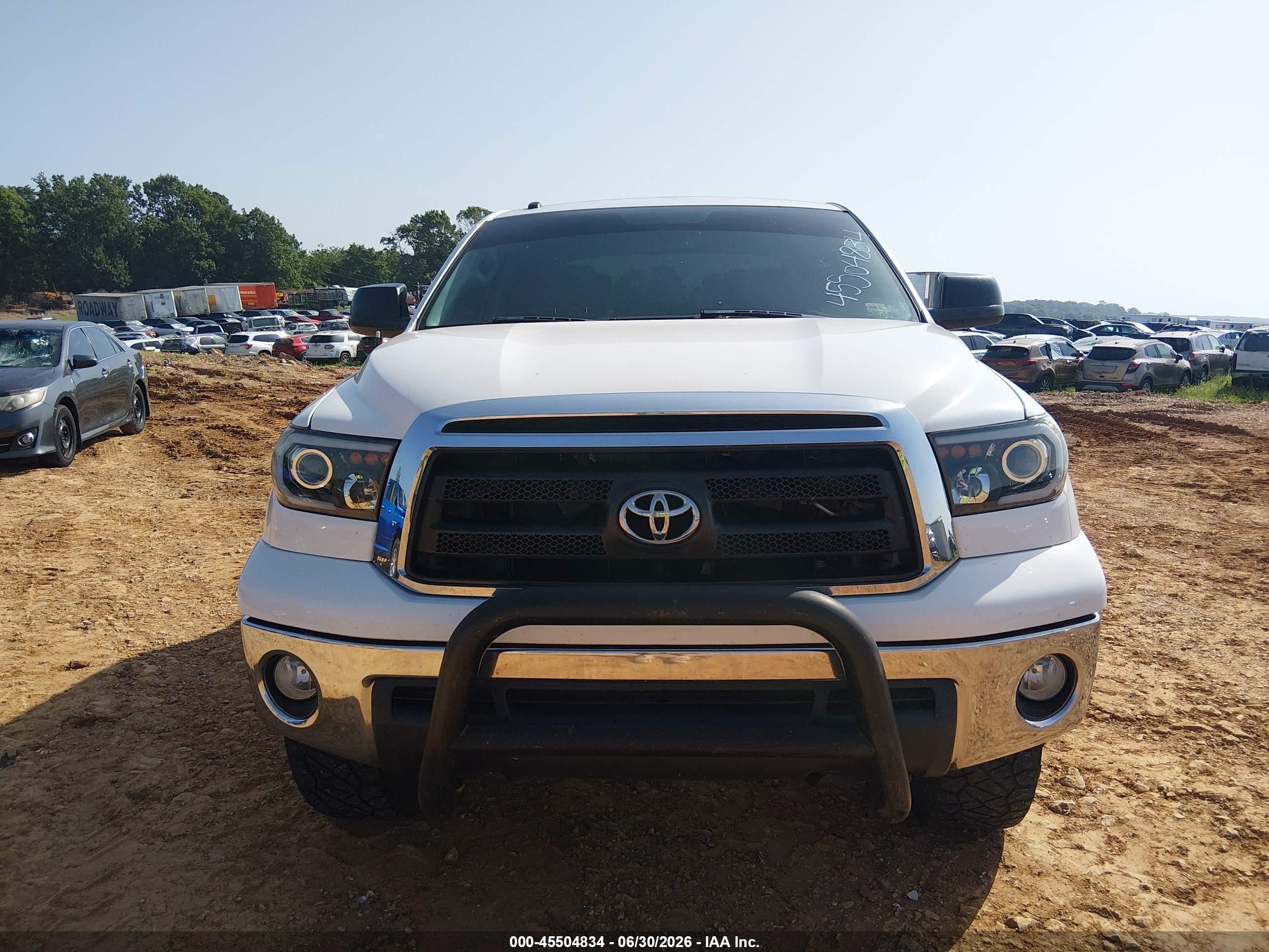 2011 Toyota Tundra Grade 5.7l V8 Белый vin: 5TFEY5F19BX108137