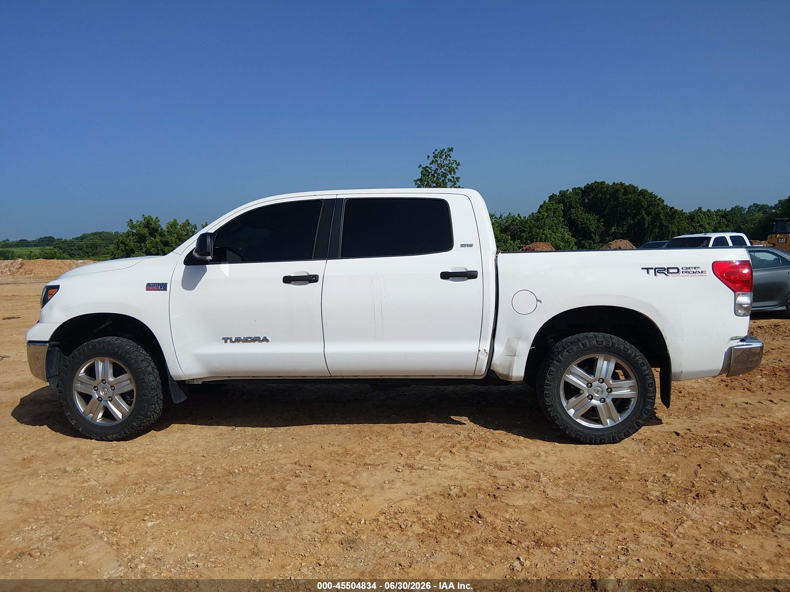 2011 Toyota Tundra Grade 5.7l V8 Белый vin: 5TFEY5F19BX108137