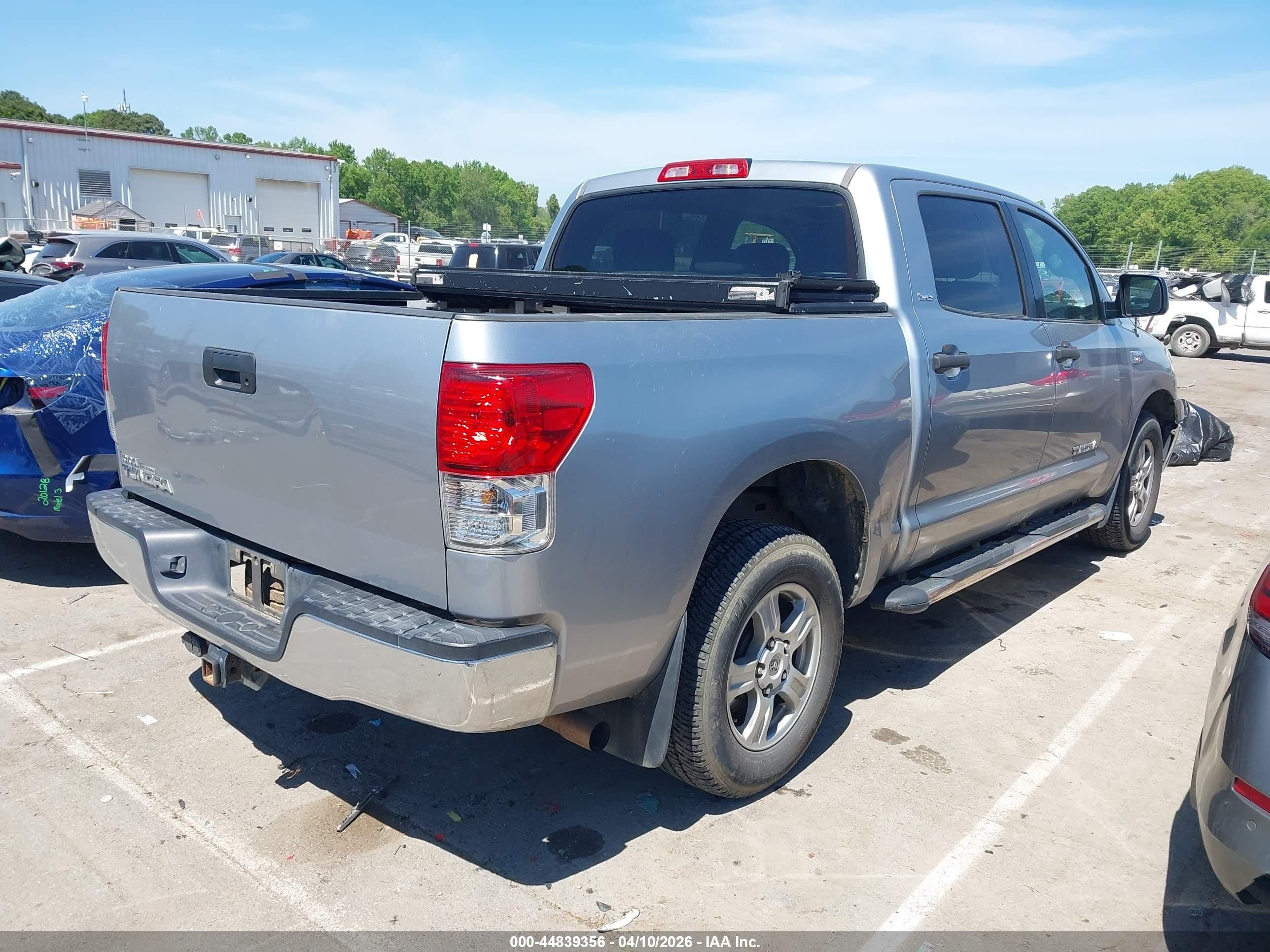 2010 Toyota Tundra Grade 5.7l V8 Silver vin: 5TFEY5F1XAX076569