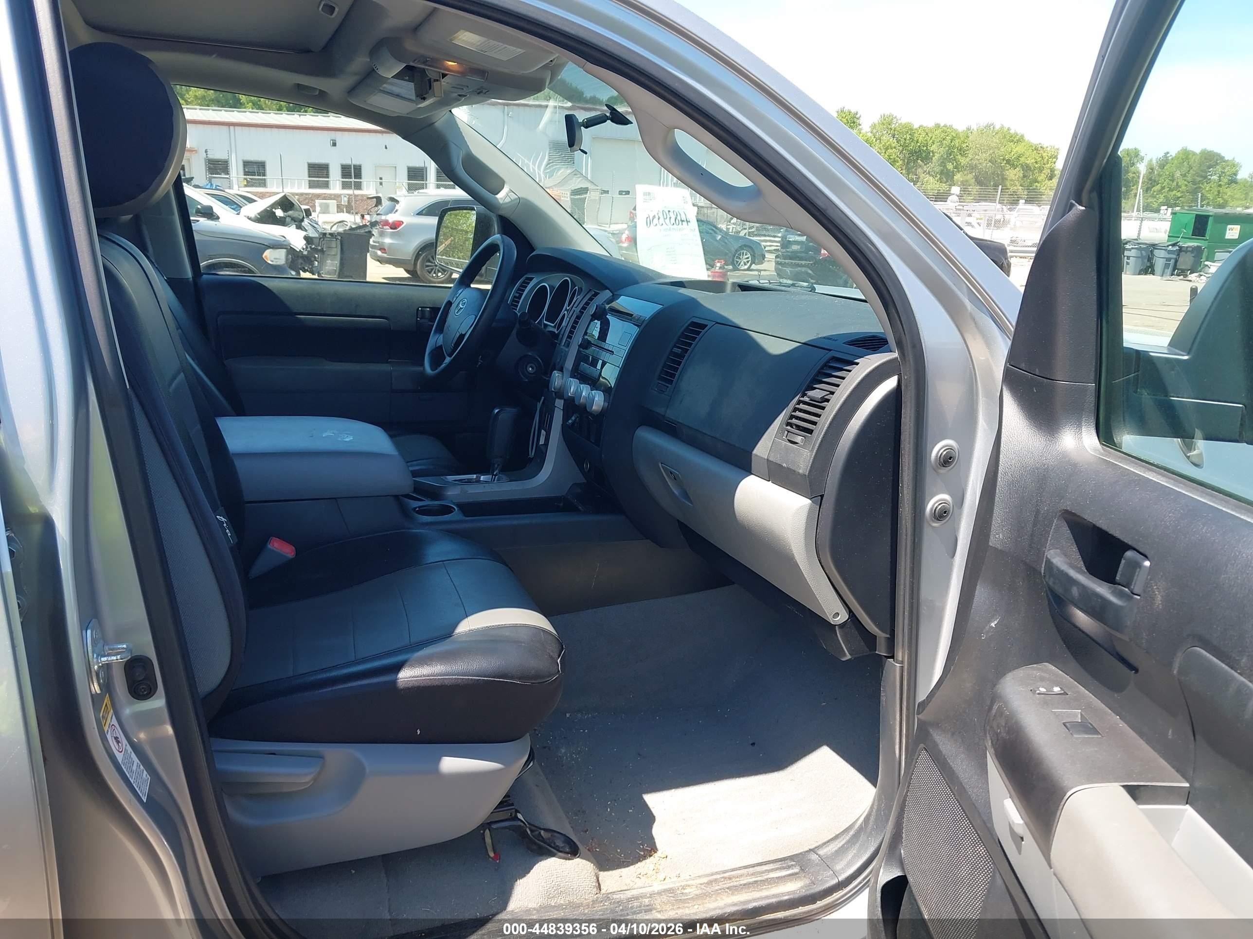 2010 Toyota Tundra Grade 5.7l V8 Silver vin: 5TFEY5F1XAX076569