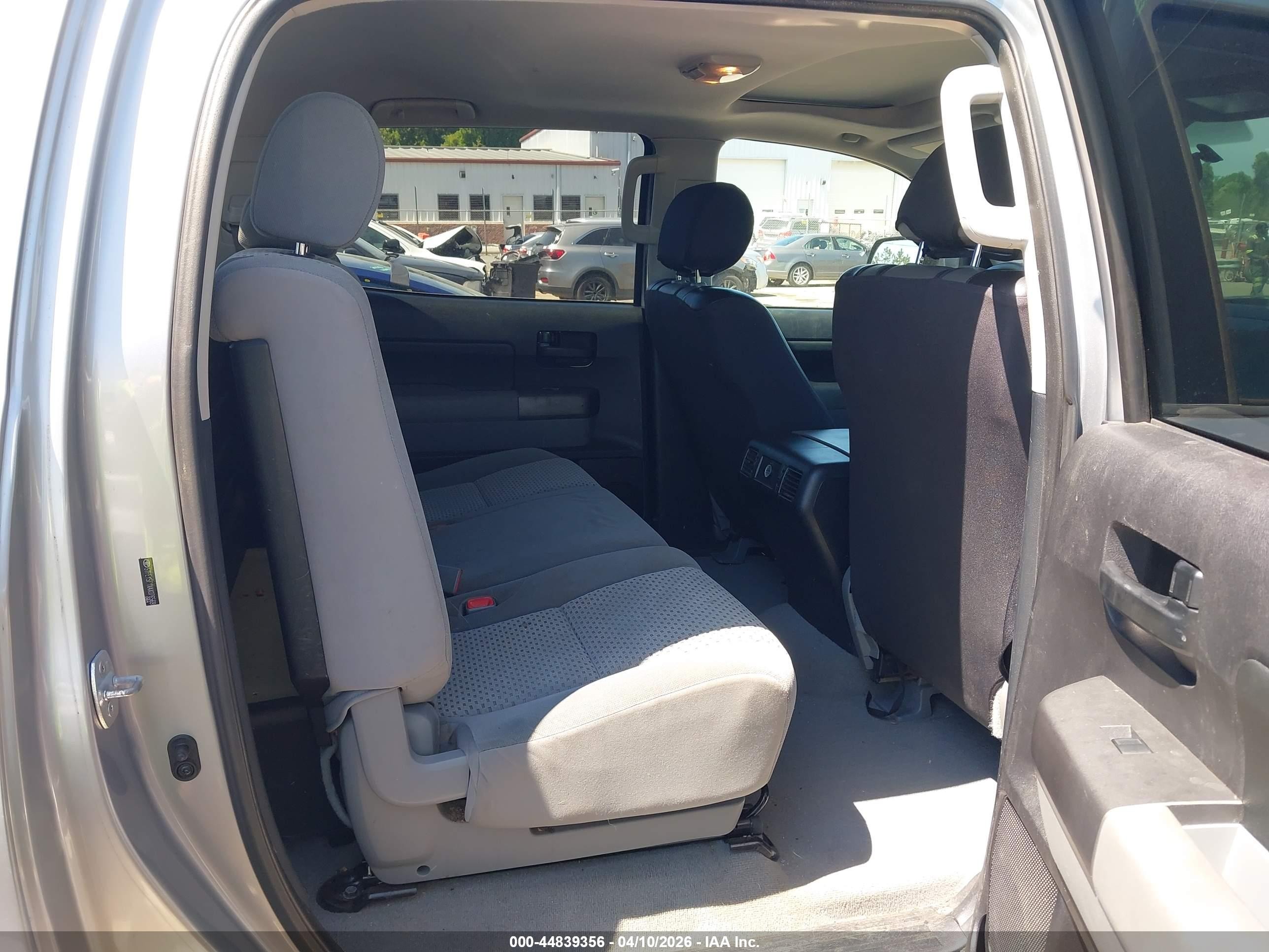 2010 Toyota Tundra Grade 5.7l V8 Silver vin: 5TFEY5F1XAX076569