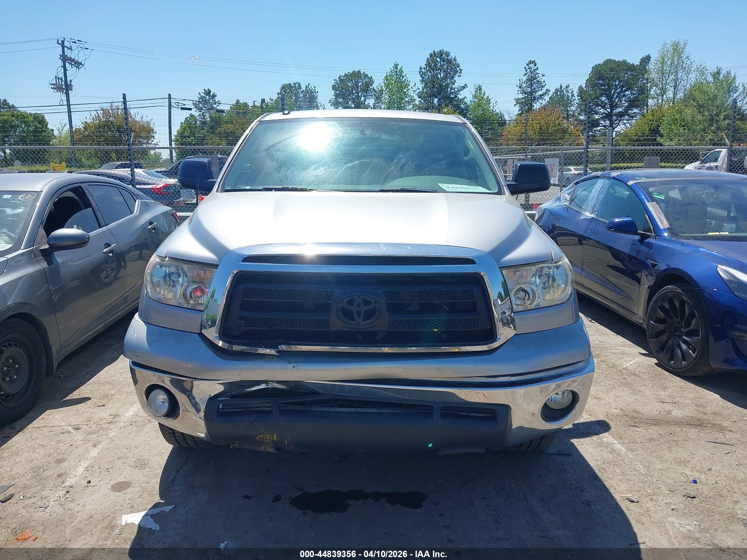 2010 Toyota Tundra Grade 5.7l V8 Silver vin: 5TFEY5F1XAX076569