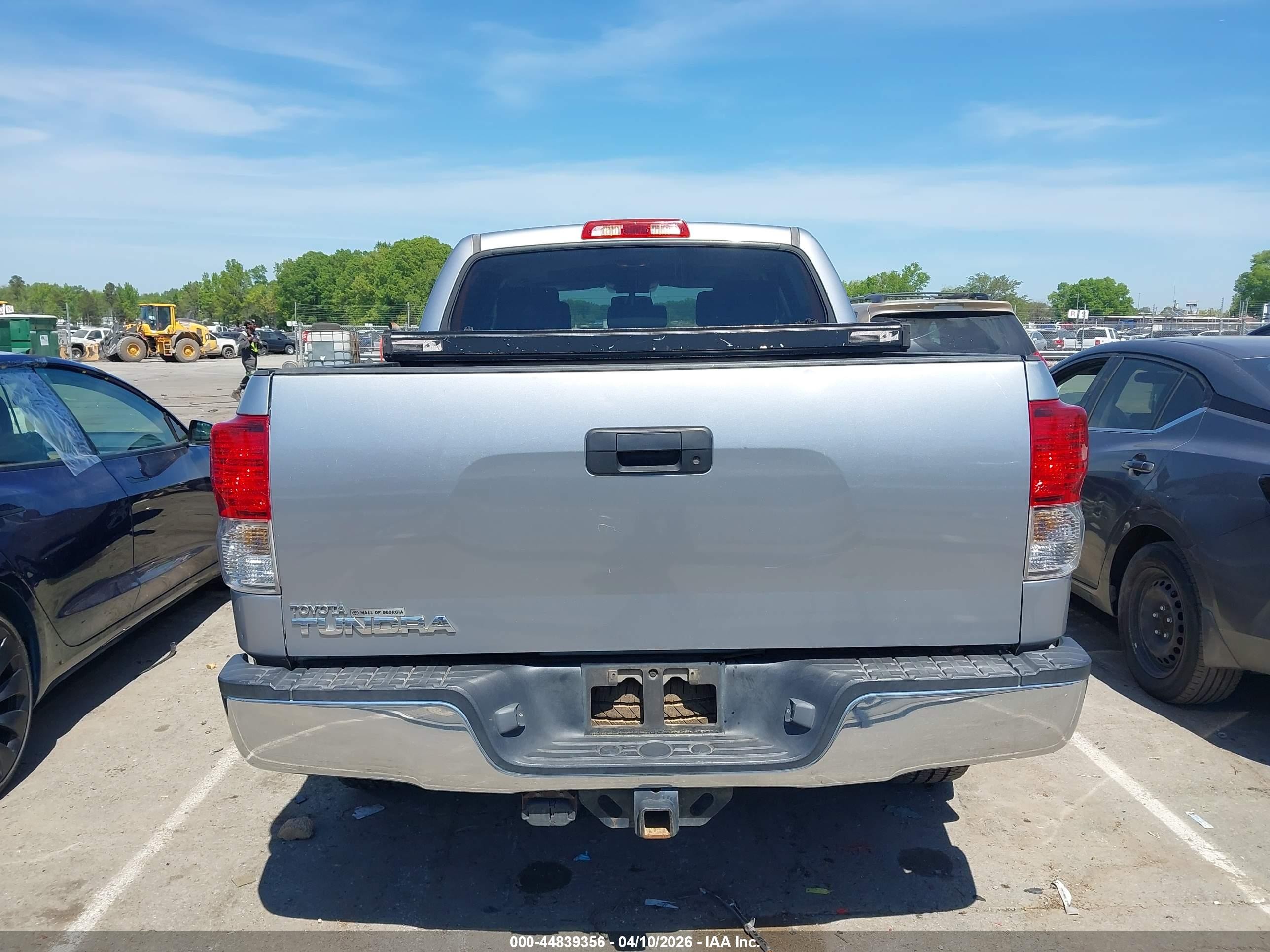 2010 Toyota Tundra Grade 5.7l V8 Silver vin: 5TFEY5F1XAX076569