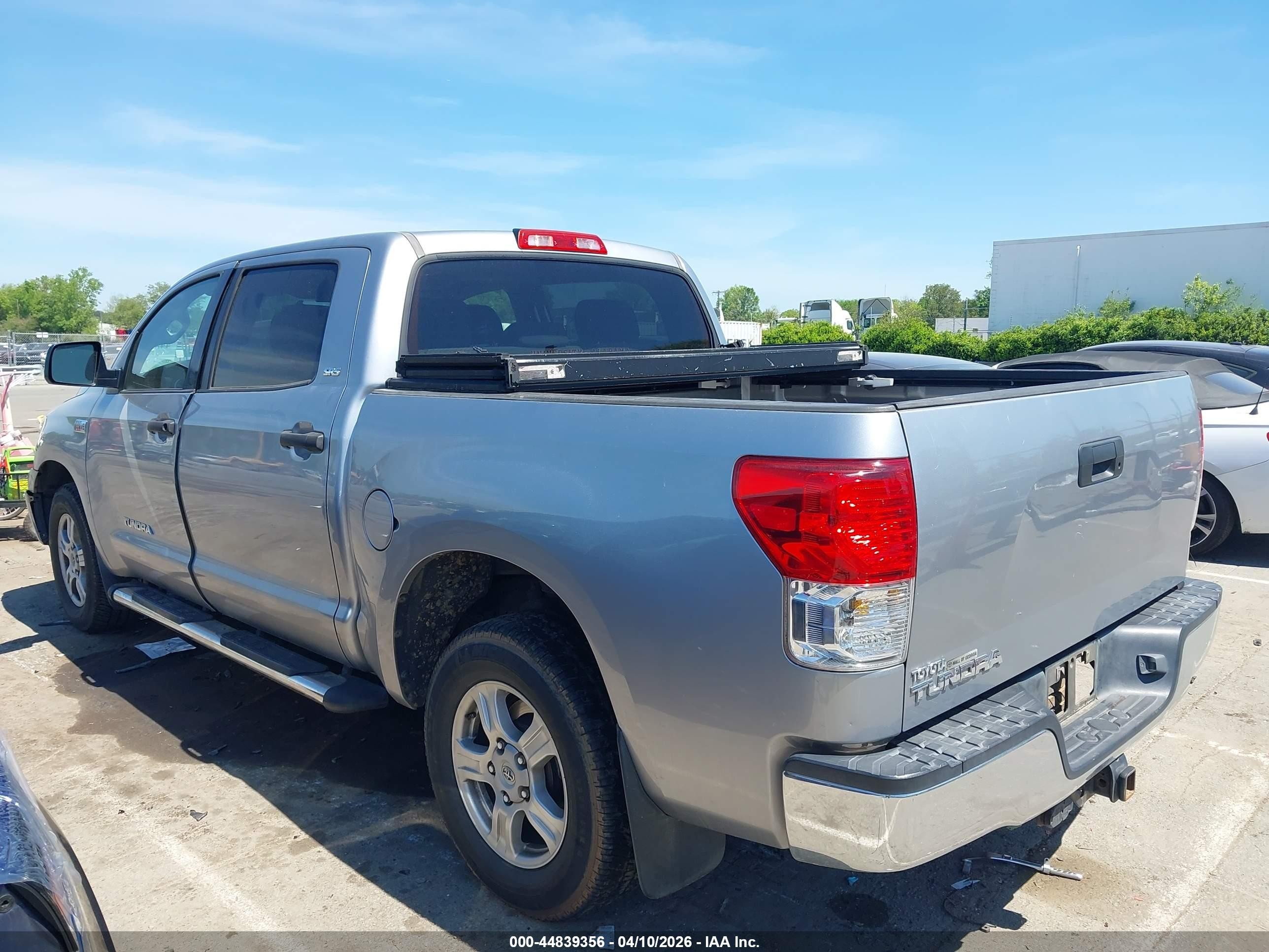 2010 Toyota Tundra Grade 5.7l V8 Silver vin: 5TFEY5F1XAX076569