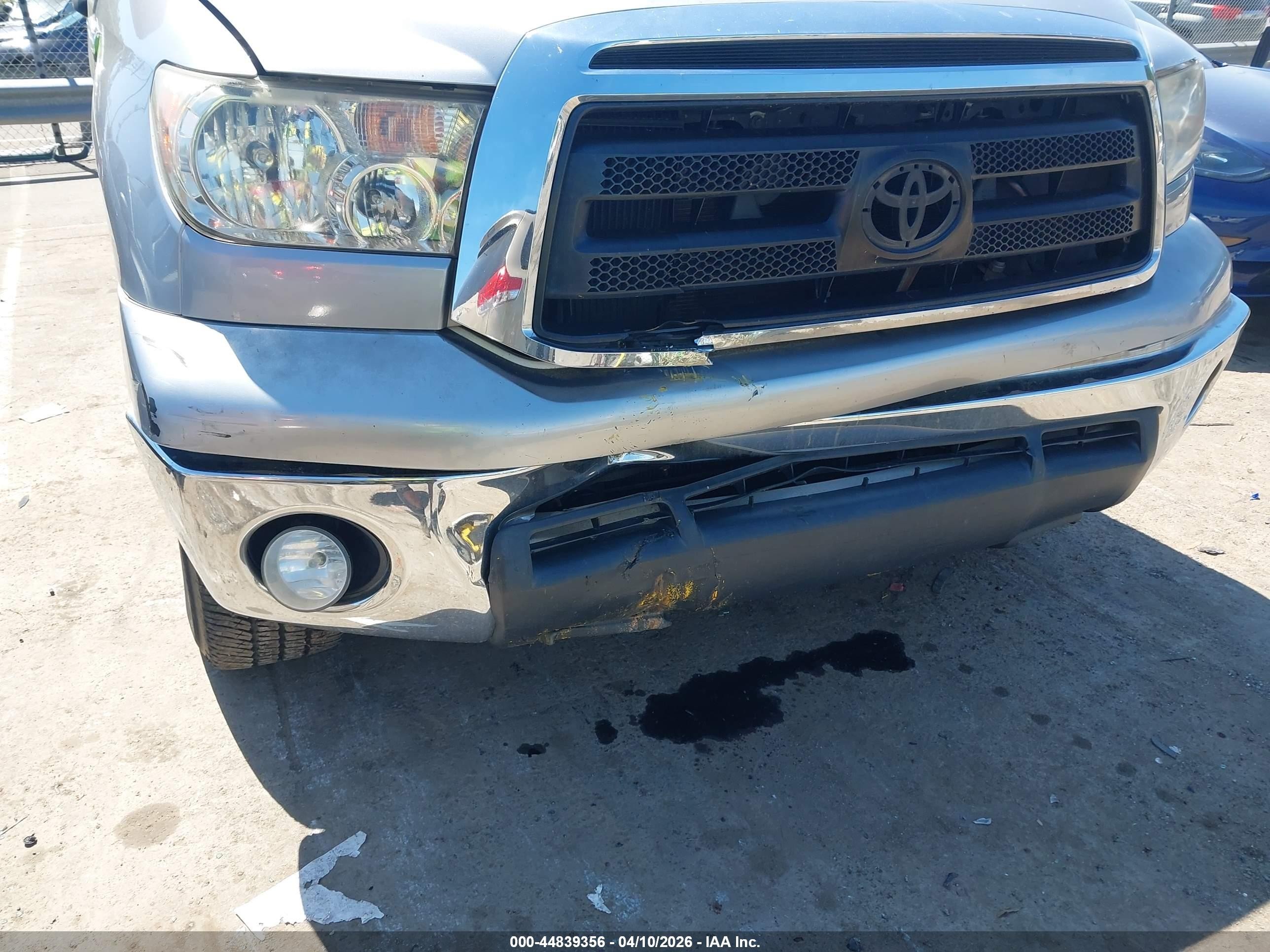 2010 Toyota Tundra Grade 5.7l V8 Silver vin: 5TFEY5F1XAX076569