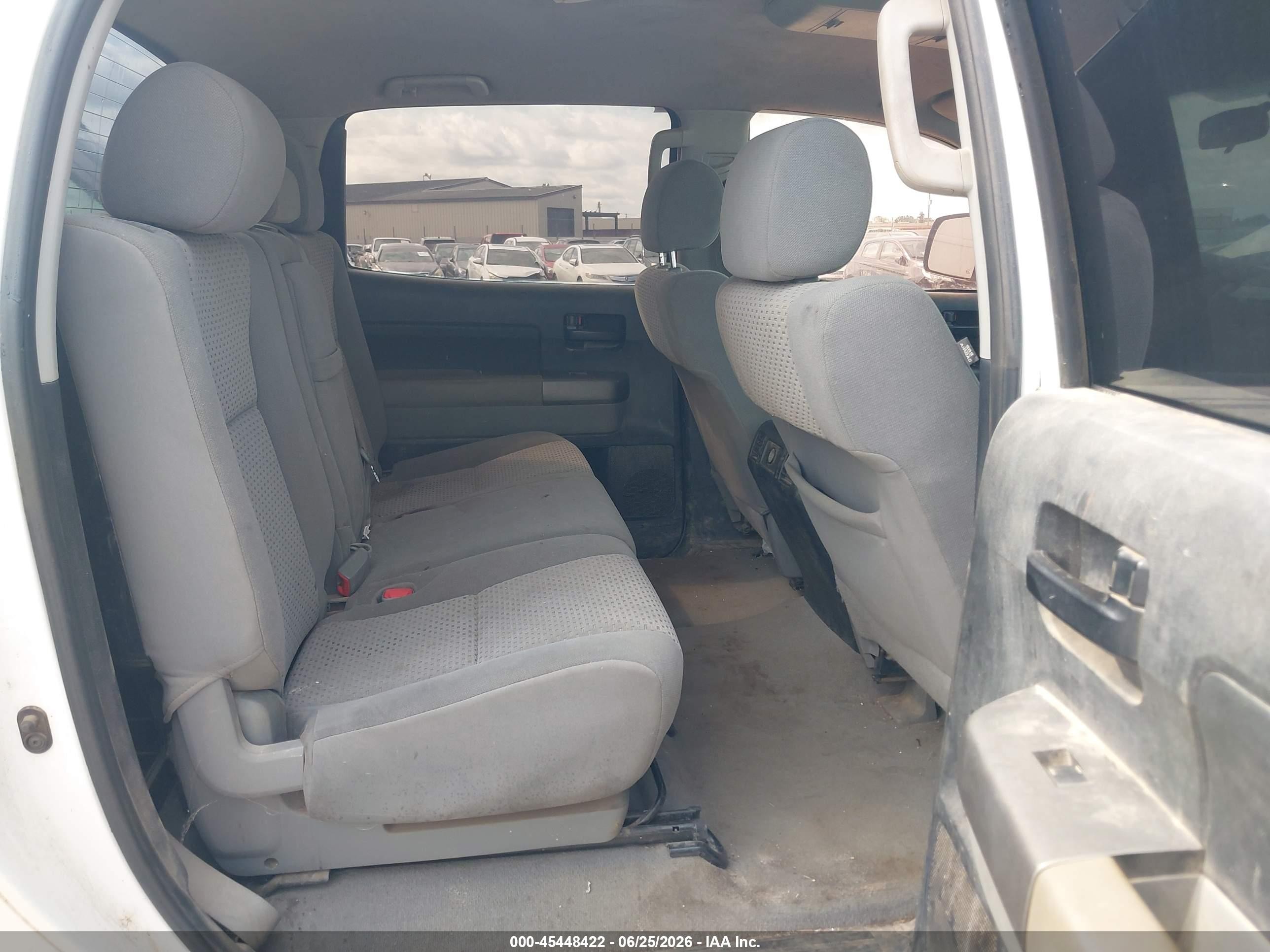 2011 Toyota Tundra Grade 5.7l V8 White vin: 5TFEY5F1XBX103528