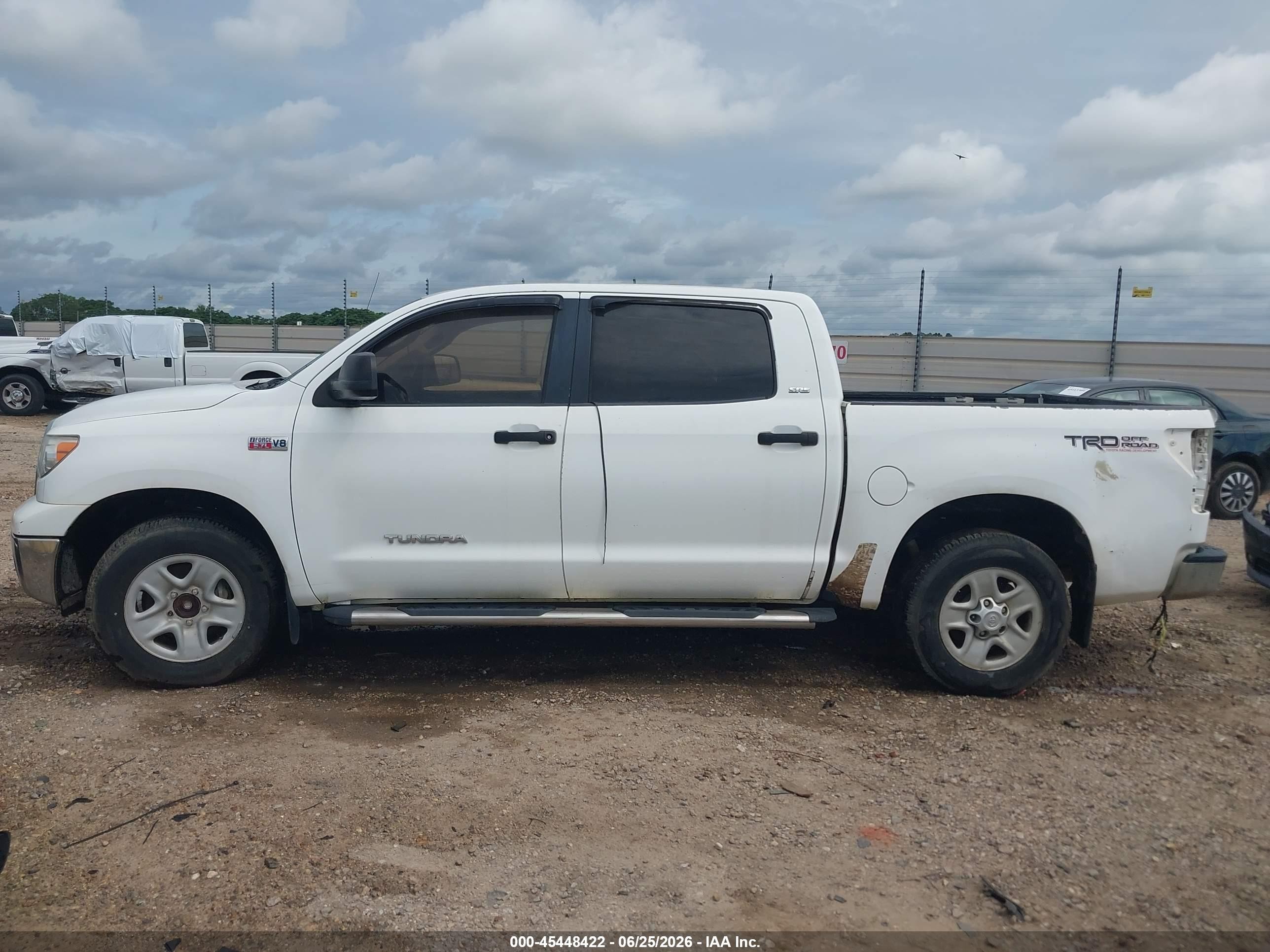 2011 Toyota Tundra Grade 5.7l V8 White vin: 5TFEY5F1XBX103528