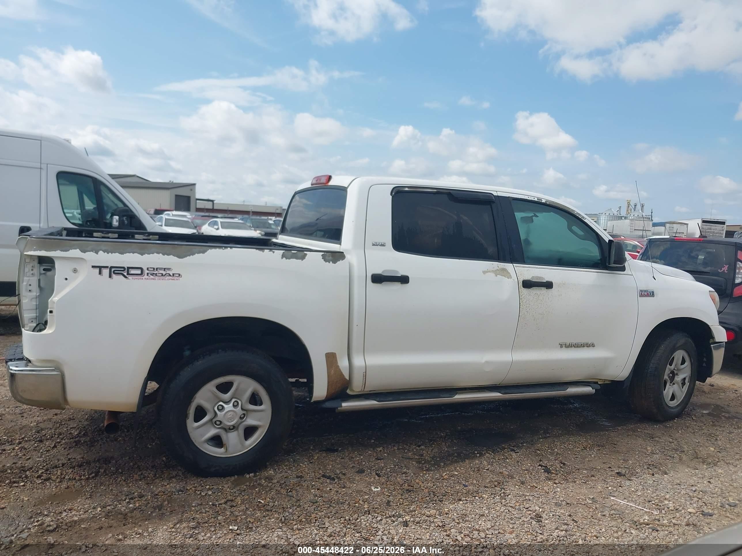 2011 Toyota Tundra Grade 5.7l V8 White vin: 5TFEY5F1XBX103528