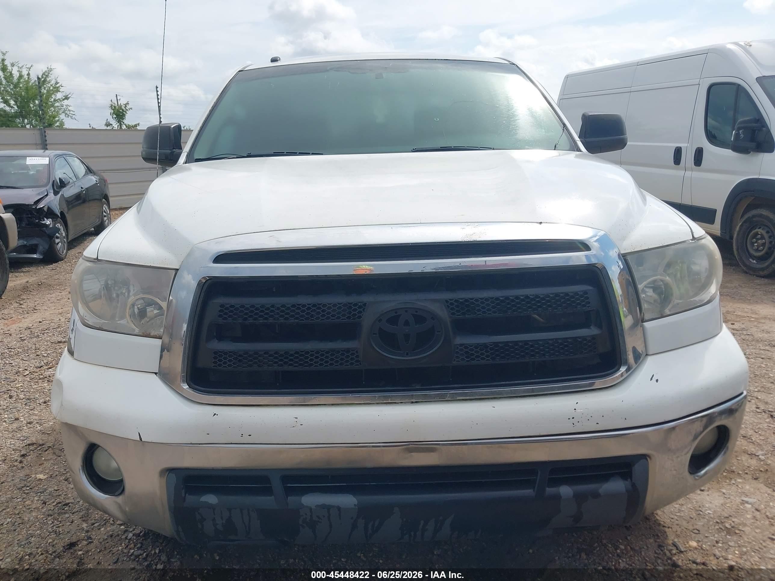 2011 Toyota Tundra Grade 5.7l V8 White vin: 5TFEY5F1XBX103528