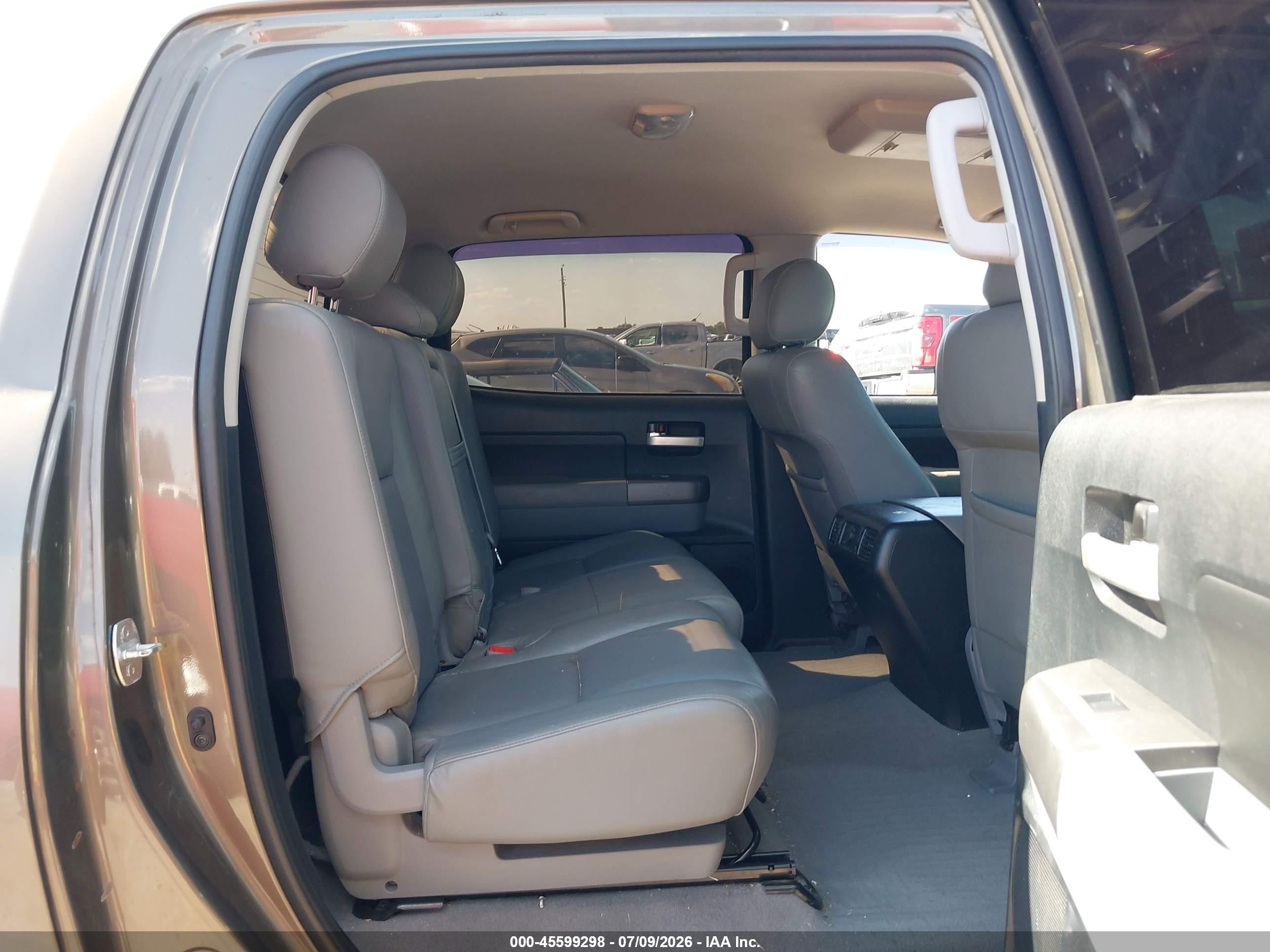 2011 Toyota Tundra Grade 5.7l V8 Beige vin: 5TFEY5F1XBX106865