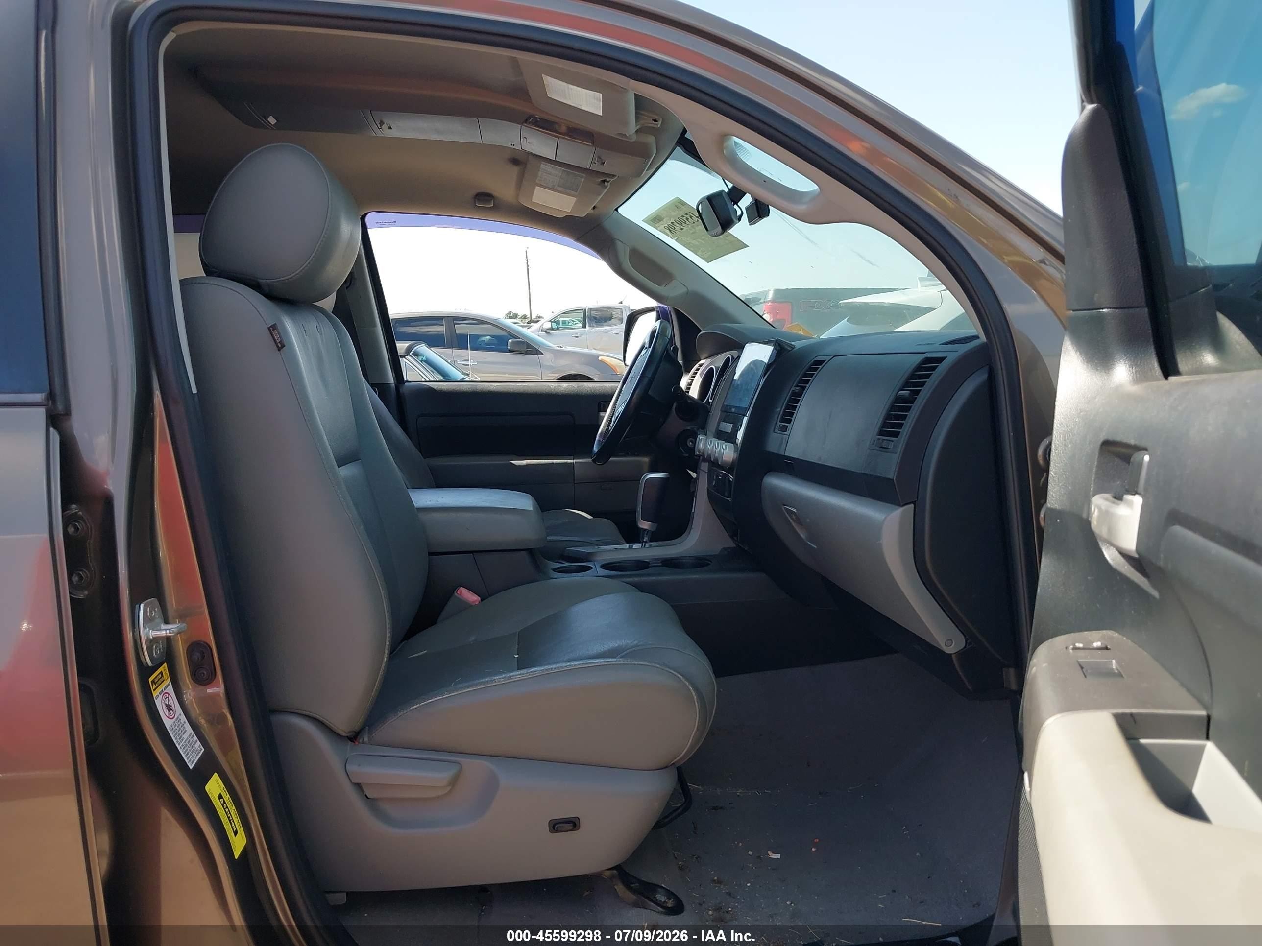 2011 Toyota Tundra Grade 5.7l V8 Beige vin: 5TFEY5F1XBX106865